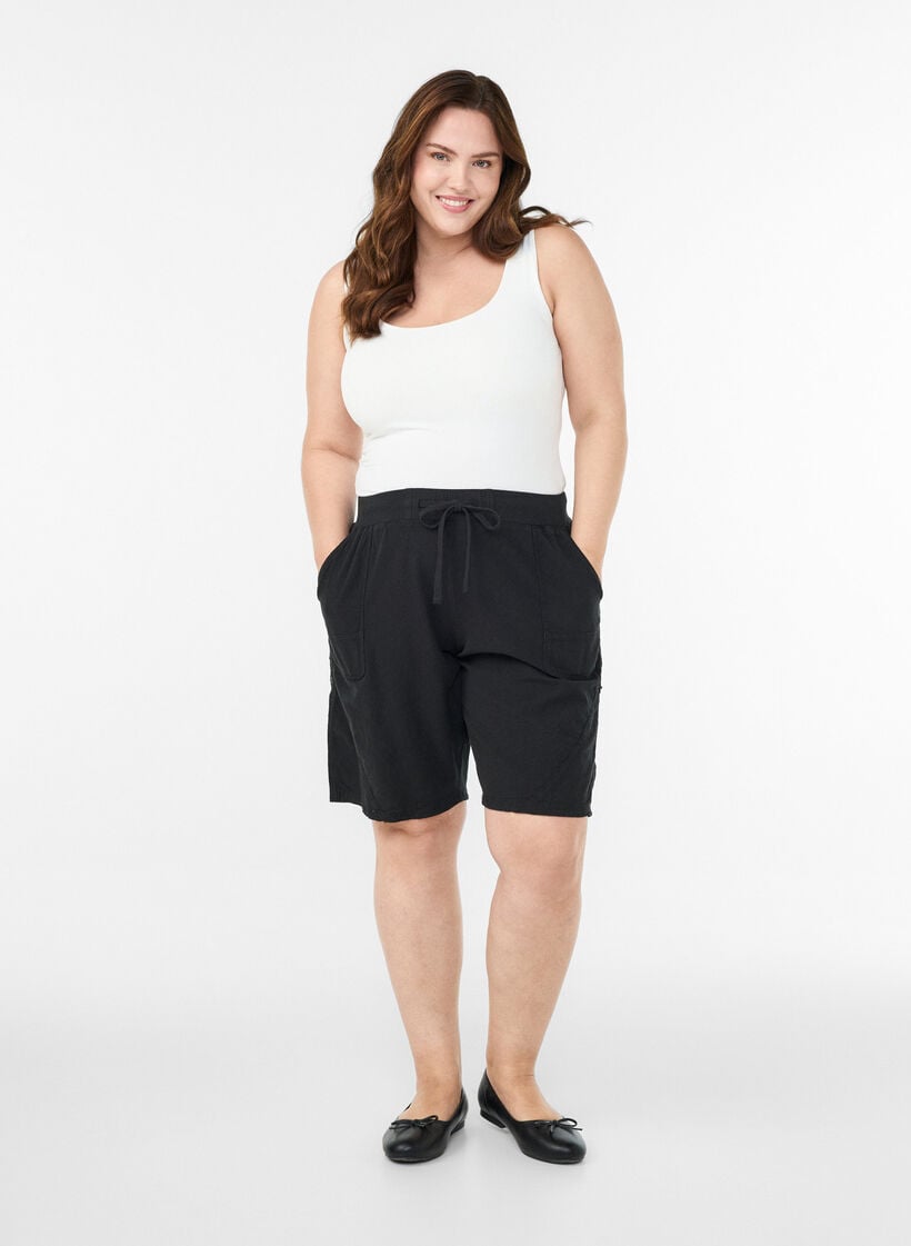 Lockere Shorts aus Baumwolle mit Taschen, Schwarz, Model image number 1