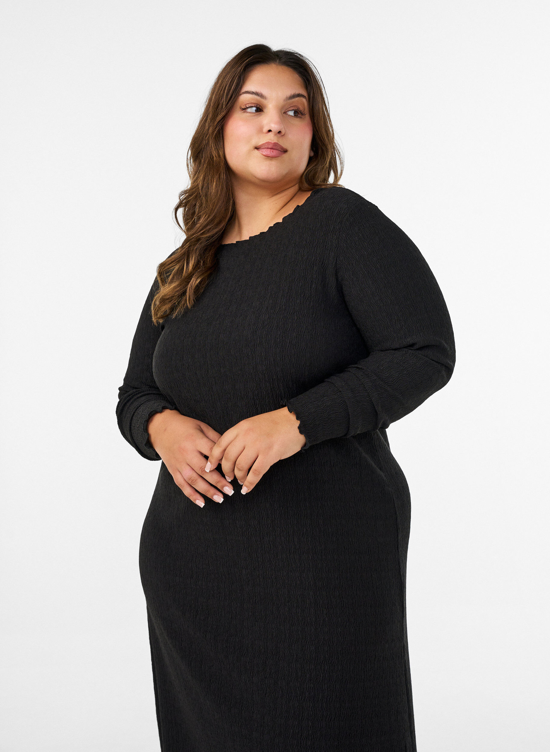 ZizziMidi-Kleid mit welliger Struktur und langen &Auml;rmeln, Schwarz, Model image number 3