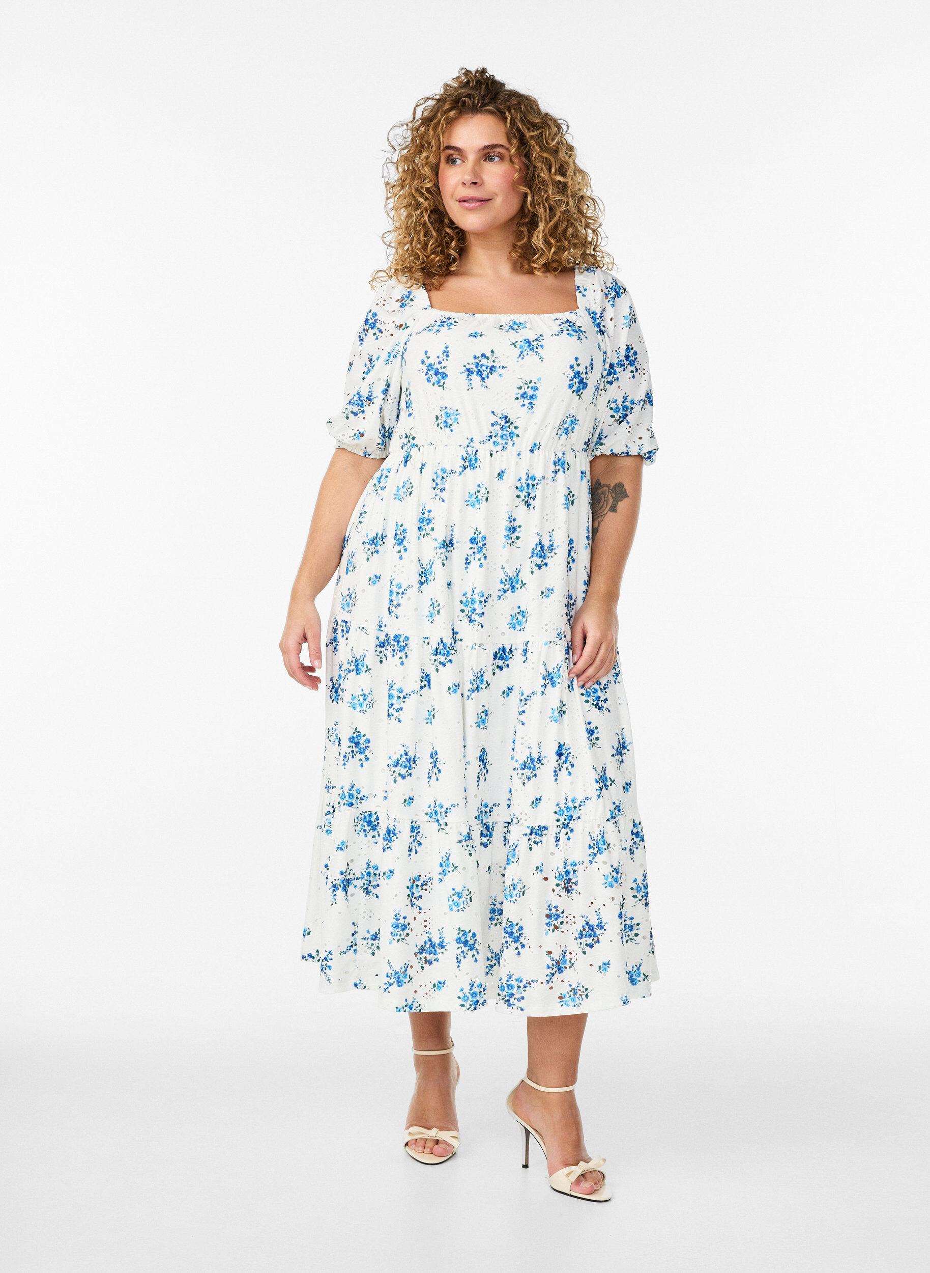 ZizziKn&ouml;chellanges Kleid mit Blumenprint und Lochstickerei, Wei&szlig;, Model image number 0