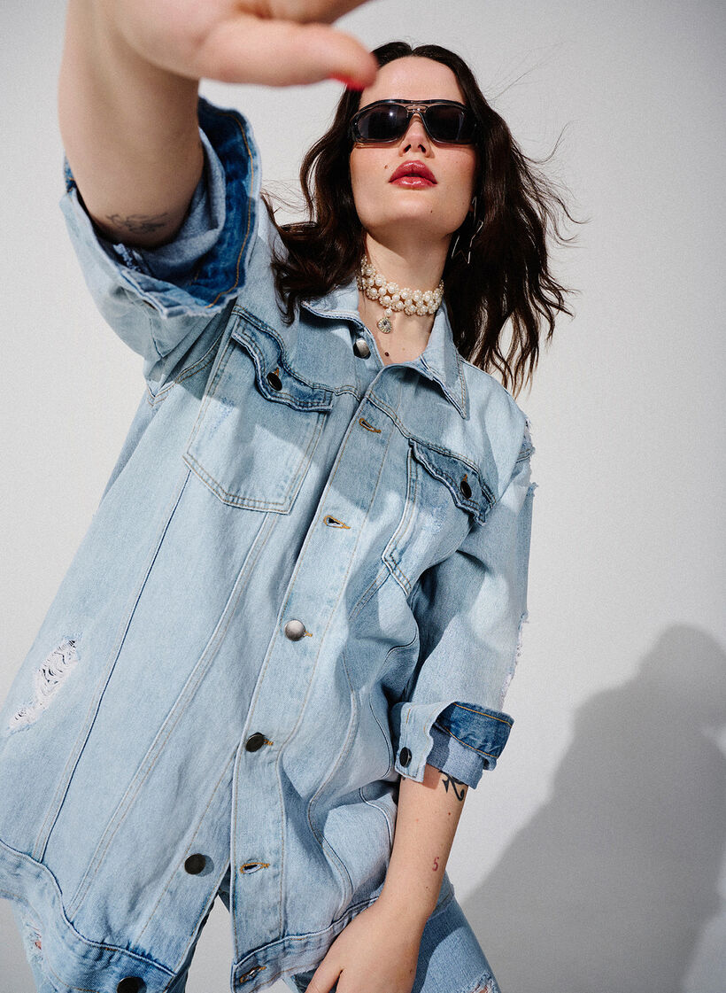Locker sitzende Jeansjacke mit Abnutzungsdetails, Light blue denim, Image image number 0