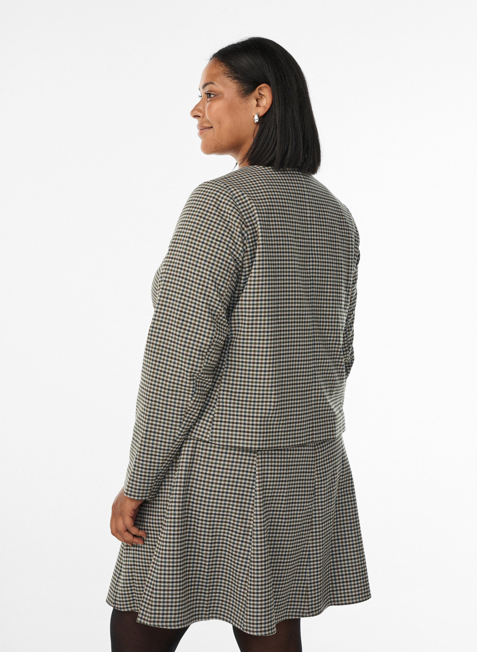 ZizziKurze Jacke mit goldfarbenen Kn&ouml;pfen, Braun, Model image number 2