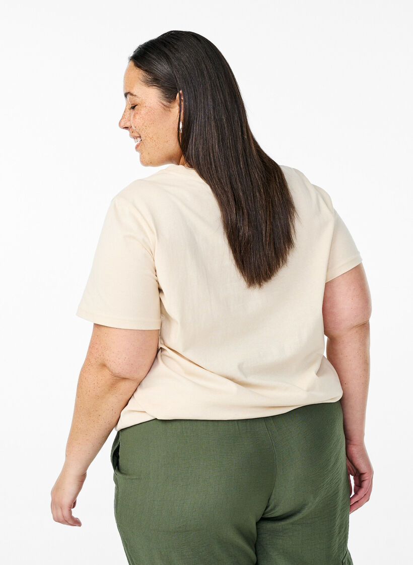 T-Shirt aus Baumwolle mit Print, Beige, Model image number 2