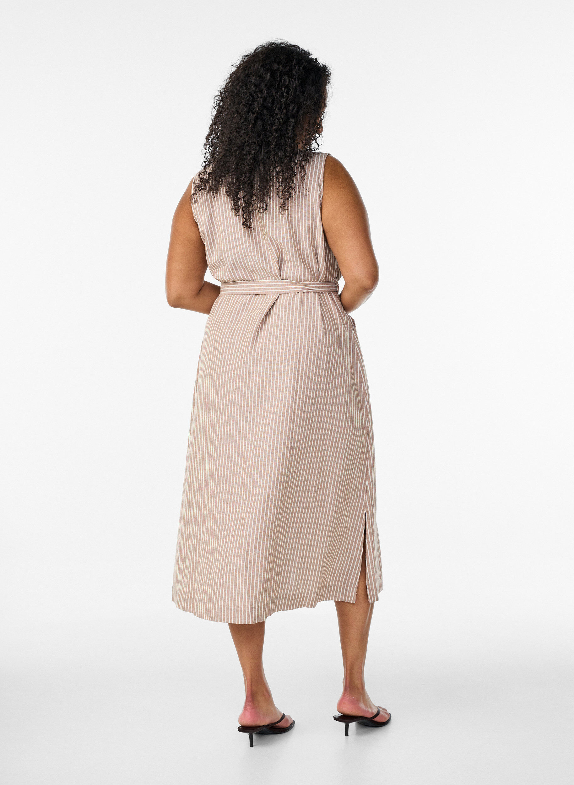 Zizzi&Auml;rmelloses gestreiftes Midikleid aus Leinen und Viskose, Beige, Model image number 1