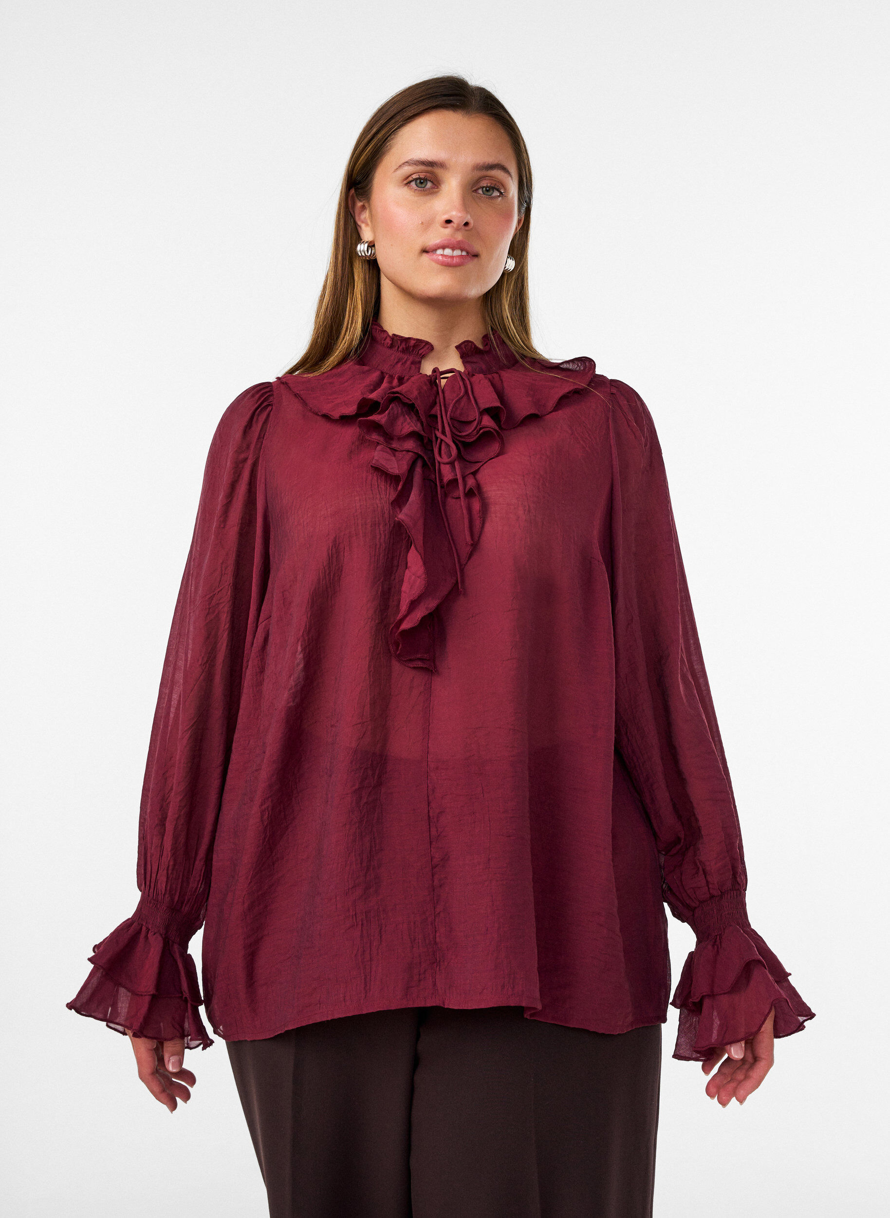 Viskosebluse mit R&uuml;schen und langen &Auml;rmeln, Rot, Model