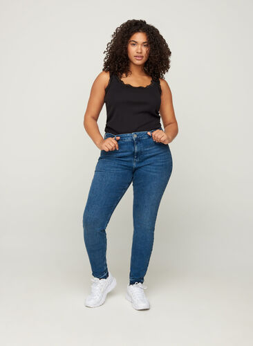 Super Slim Amy Jeans mit offenem Saum, Blue denim, Model image number 0