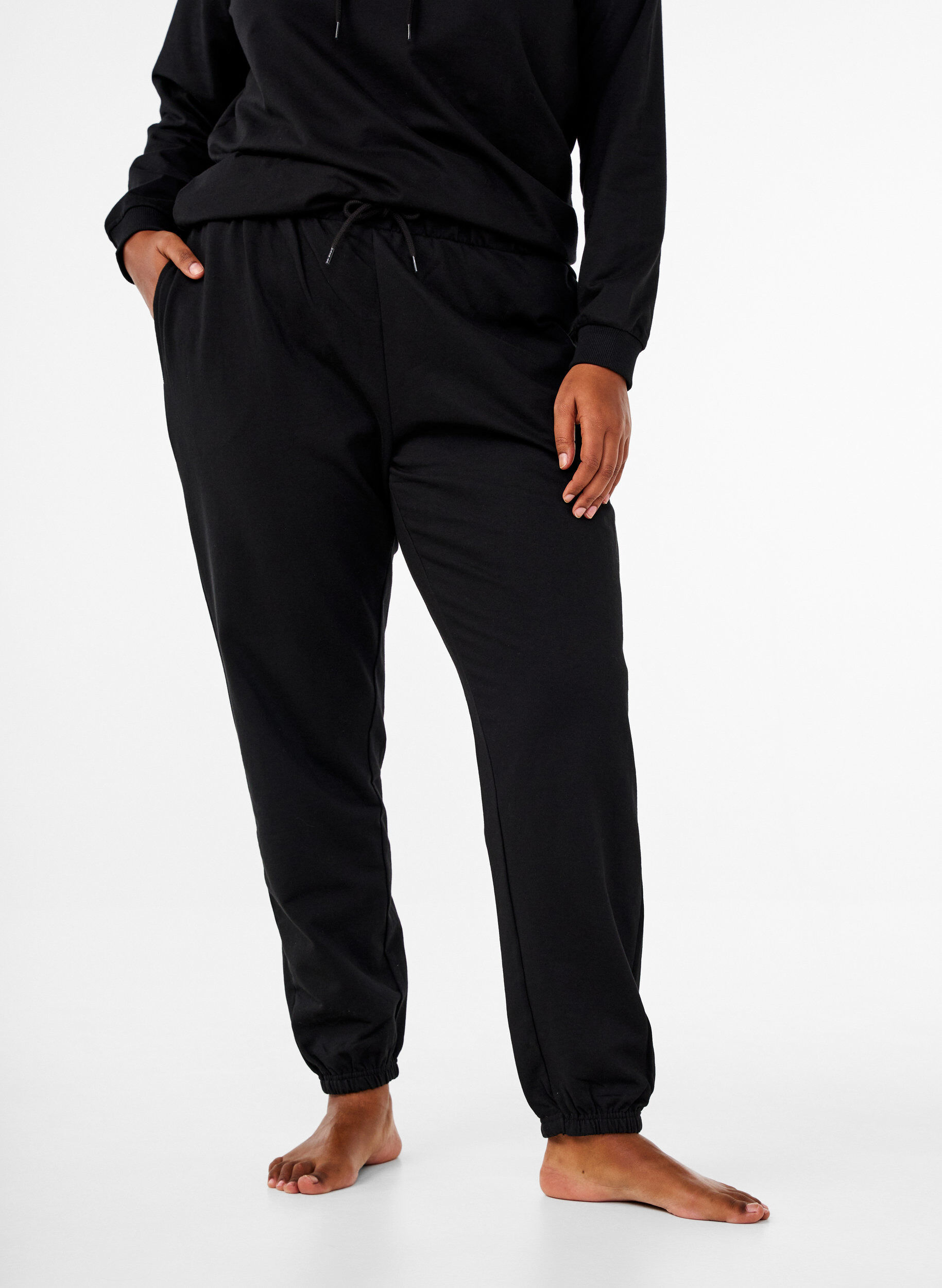 ZizziSweatshirt mit Kapuze und Aufdruck, Schwarz, Model image number 3