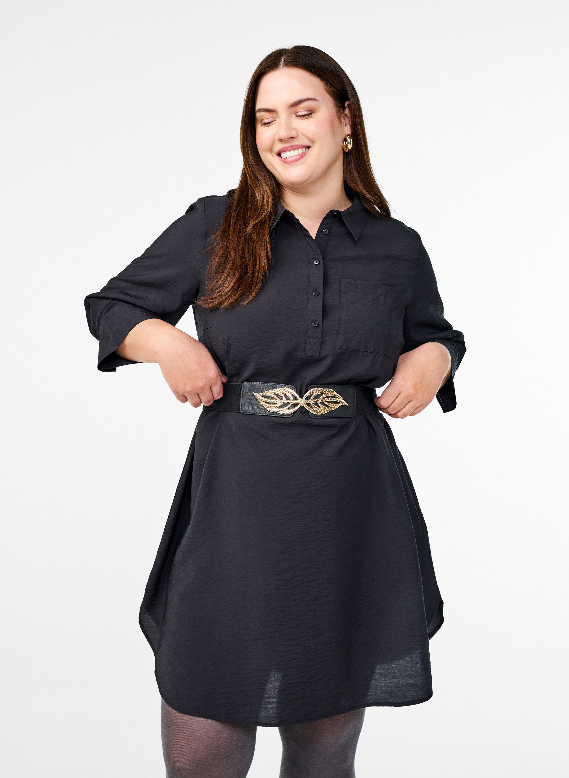 ZizziElastischer Tailleng&uuml;rtel mit goldfarbener Bl&auml;tter-Schnalle, Black, Model image number 1