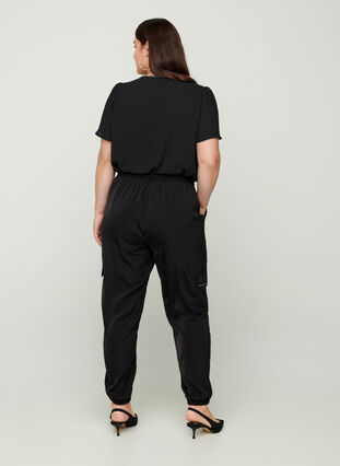 Lockere Hose mit großen Taschen, Black, Model image number 0