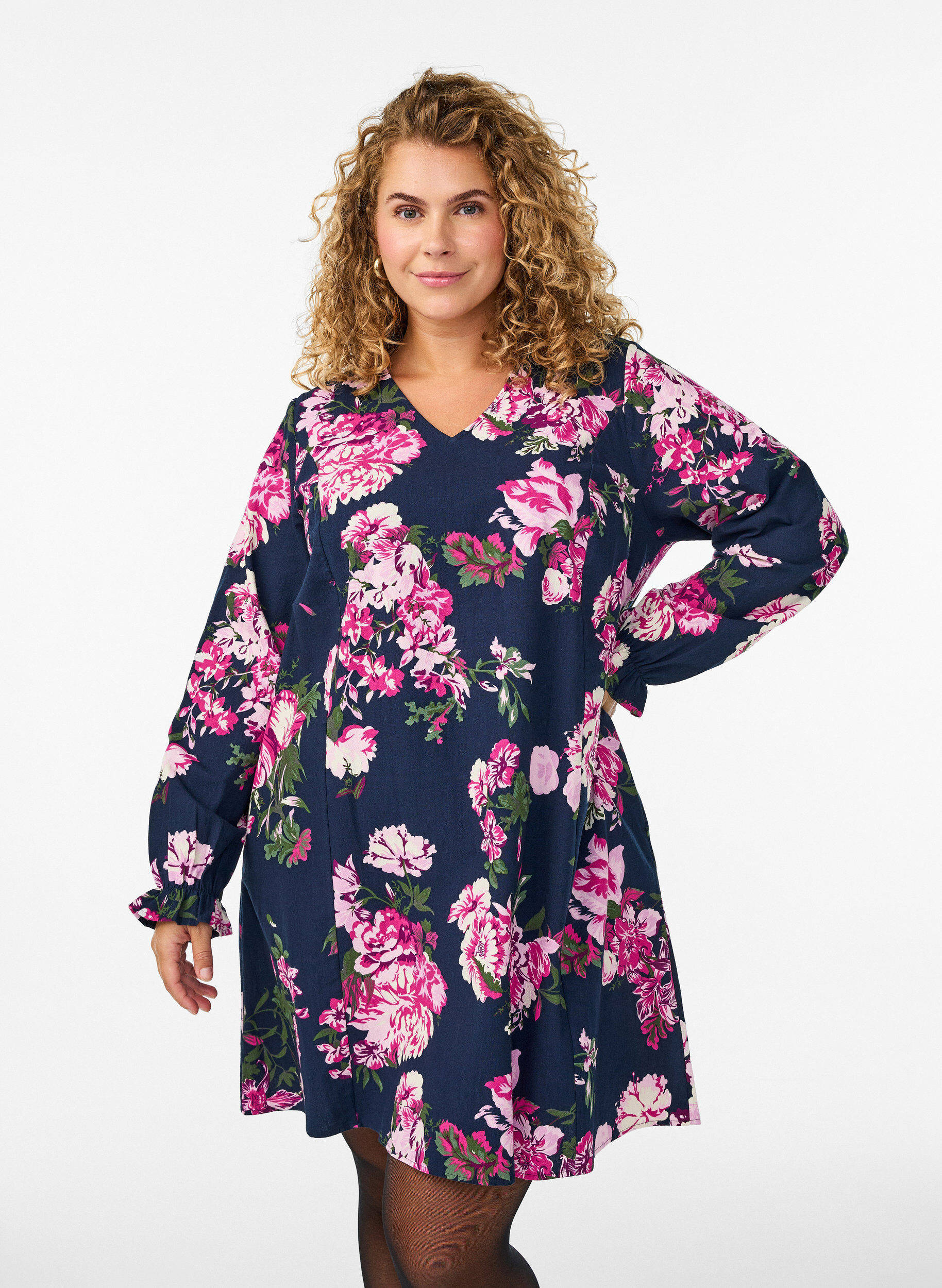 Kurzes Kleid aus Baumwolle mit V-Ausschnitt und langen &Auml;rmeln, Blau, Model