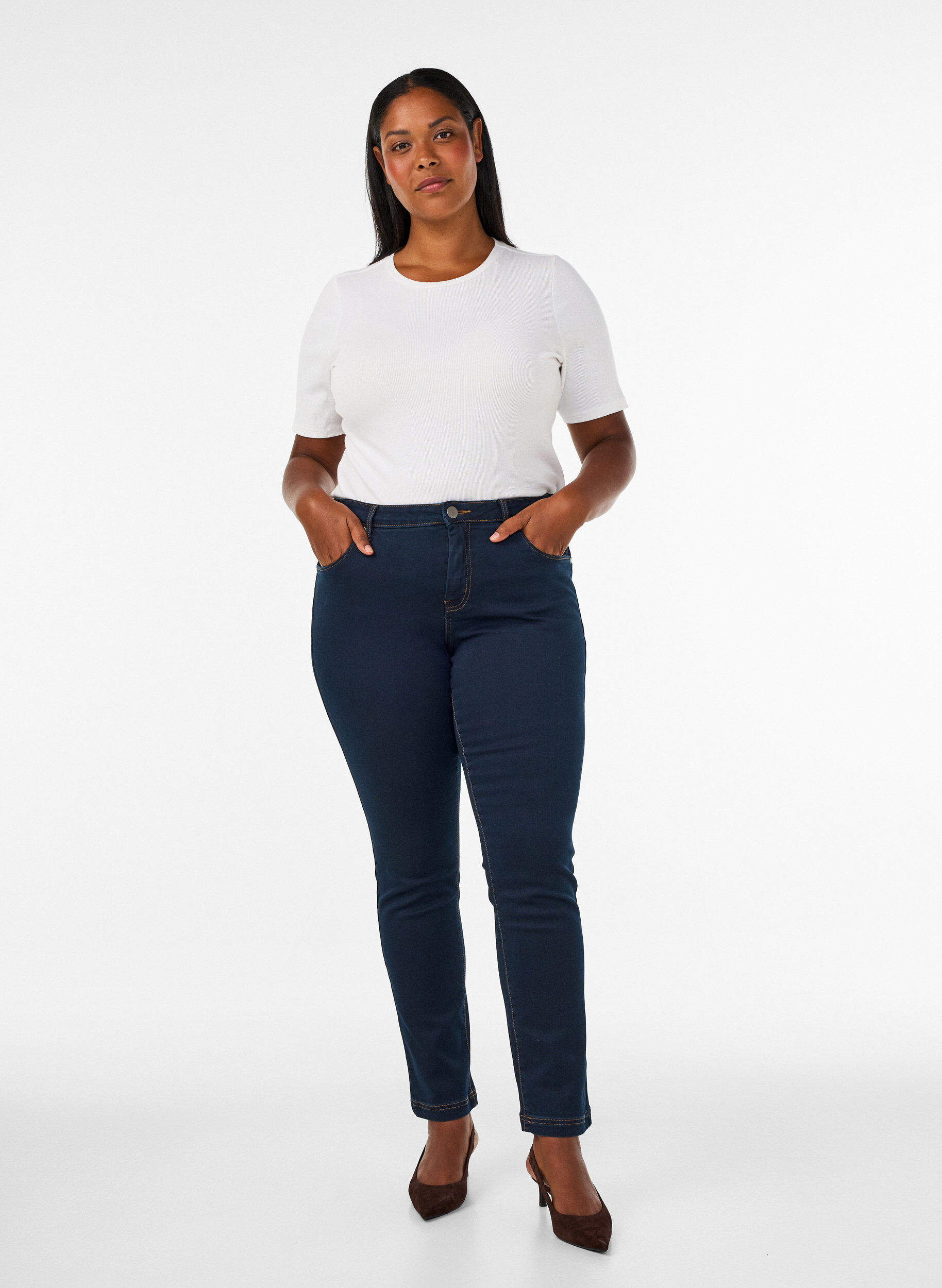 ZizziSlim Fit Emily Jeans mit normaler Taillenh&ouml;he, Blau, Model image number 1