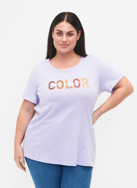 T-Shirt aus Baumwolle mit Print, Lavender COLOR, Model