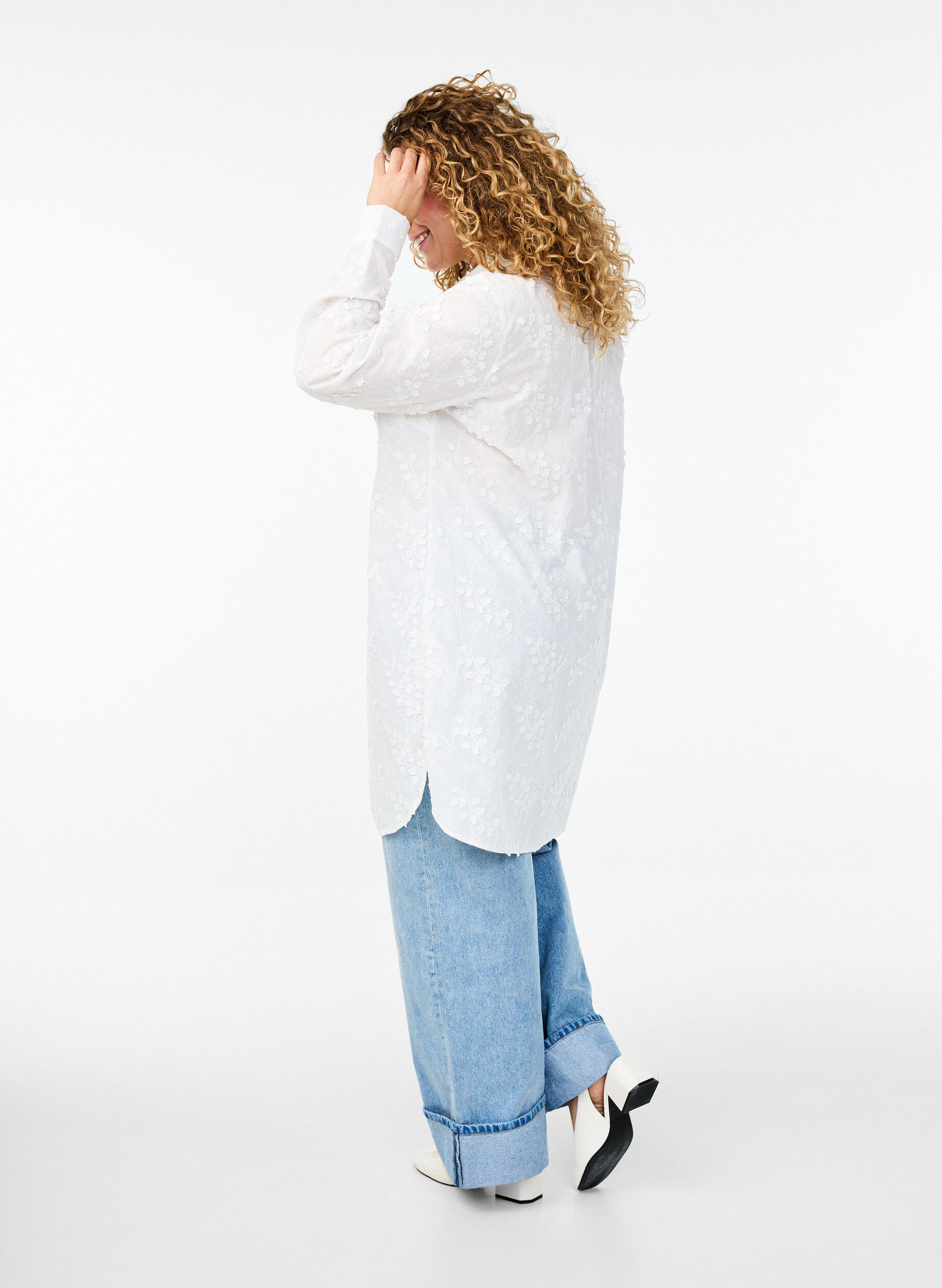 ZizziHemdblusenkleid mit gestickten Blumen, Wei&szlig;, Model image number 2