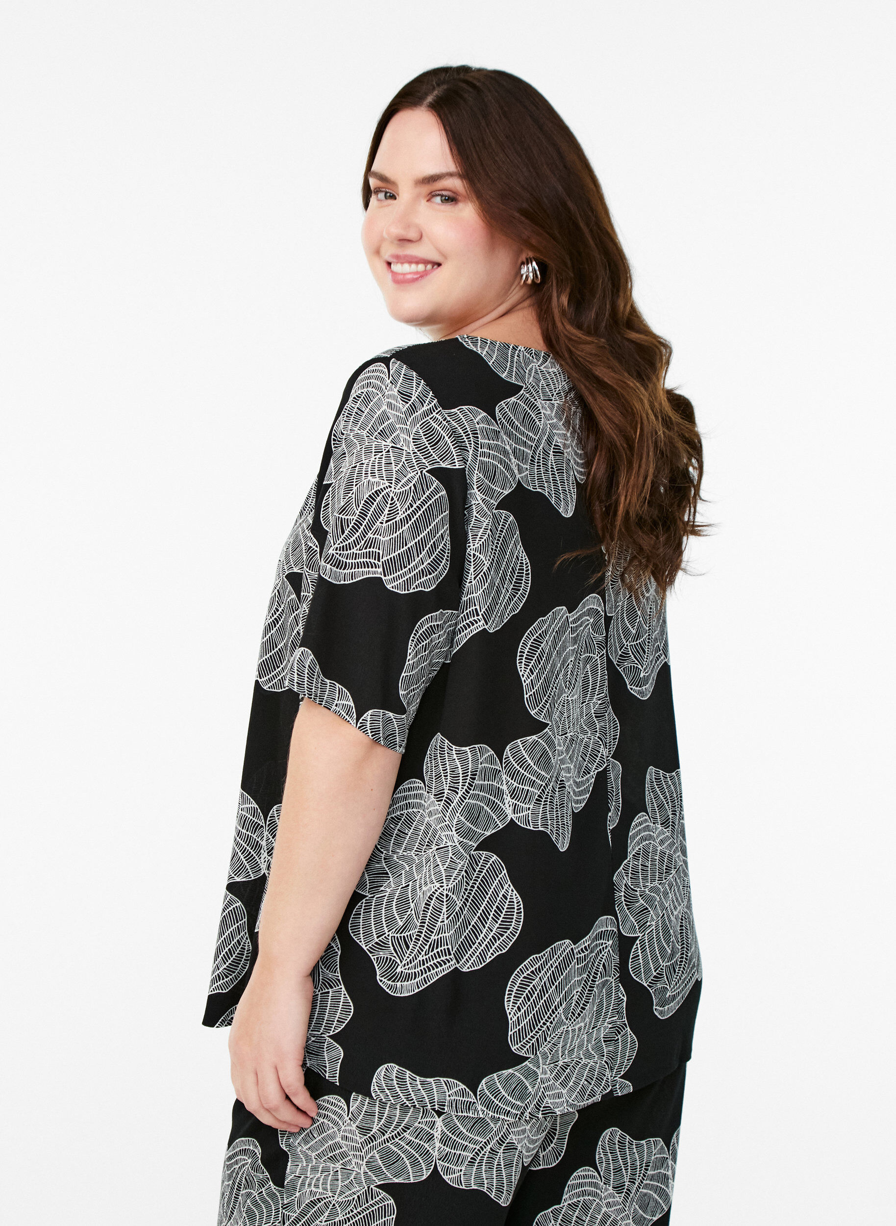 ZizziKurz&auml;rmelige Bluse aus Viskose mit Print, Schwarz, Model image number 2