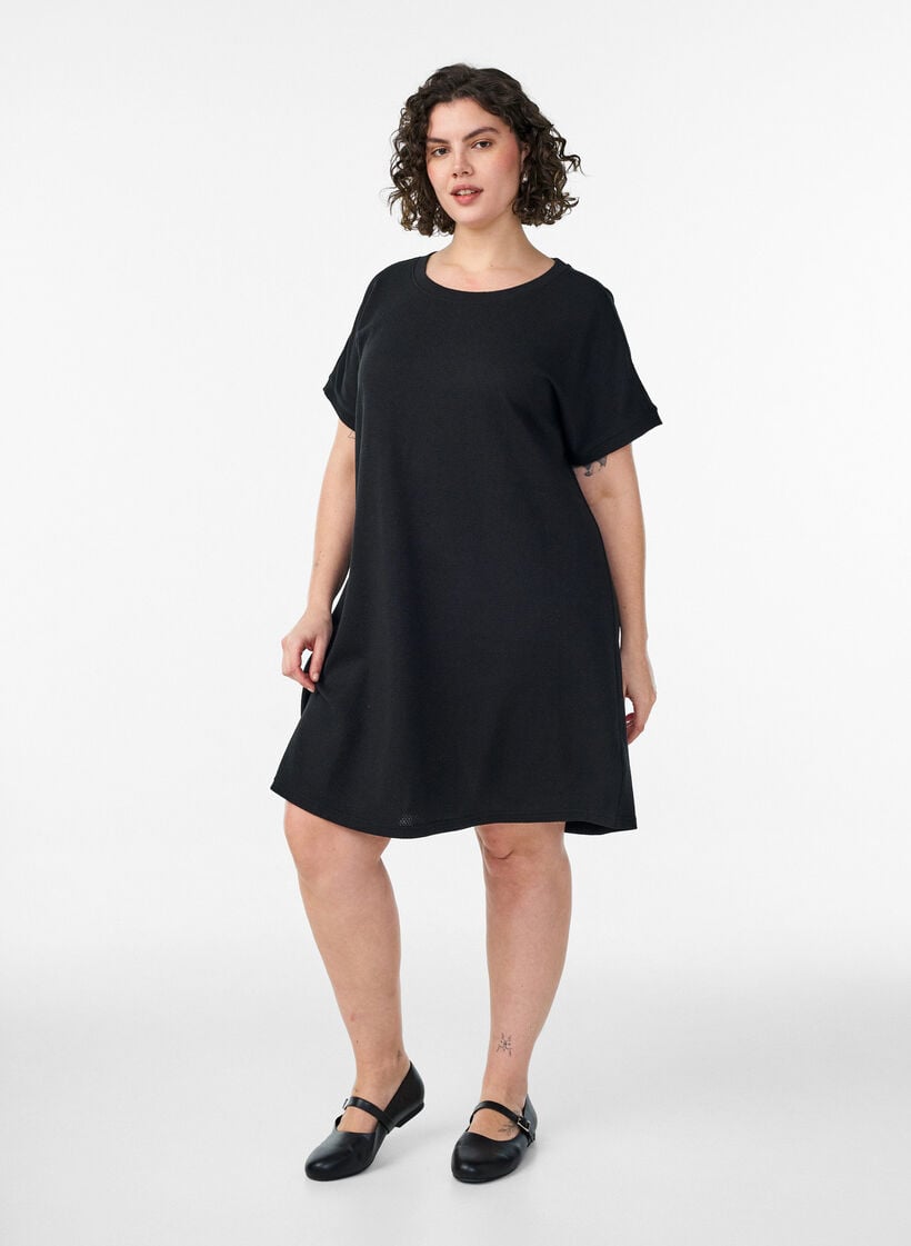 Kurzes Kleid aus strukturiertem Jersey mit Rundhalsausschnitt, Schwarz, Model image number 1