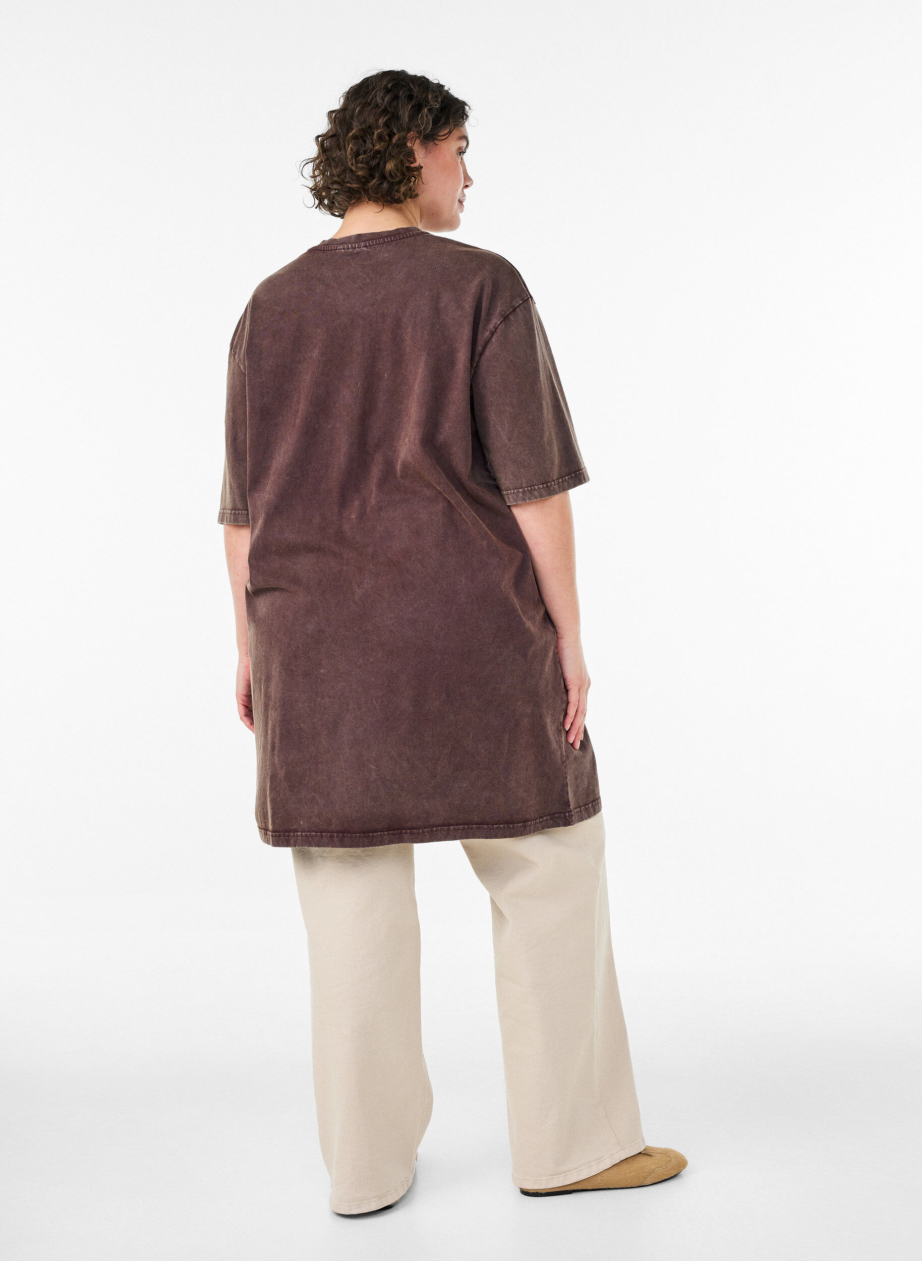 ZizziLockeres T-Shirt-Kleid mit Washed-Optik, Braun, Model image number 2