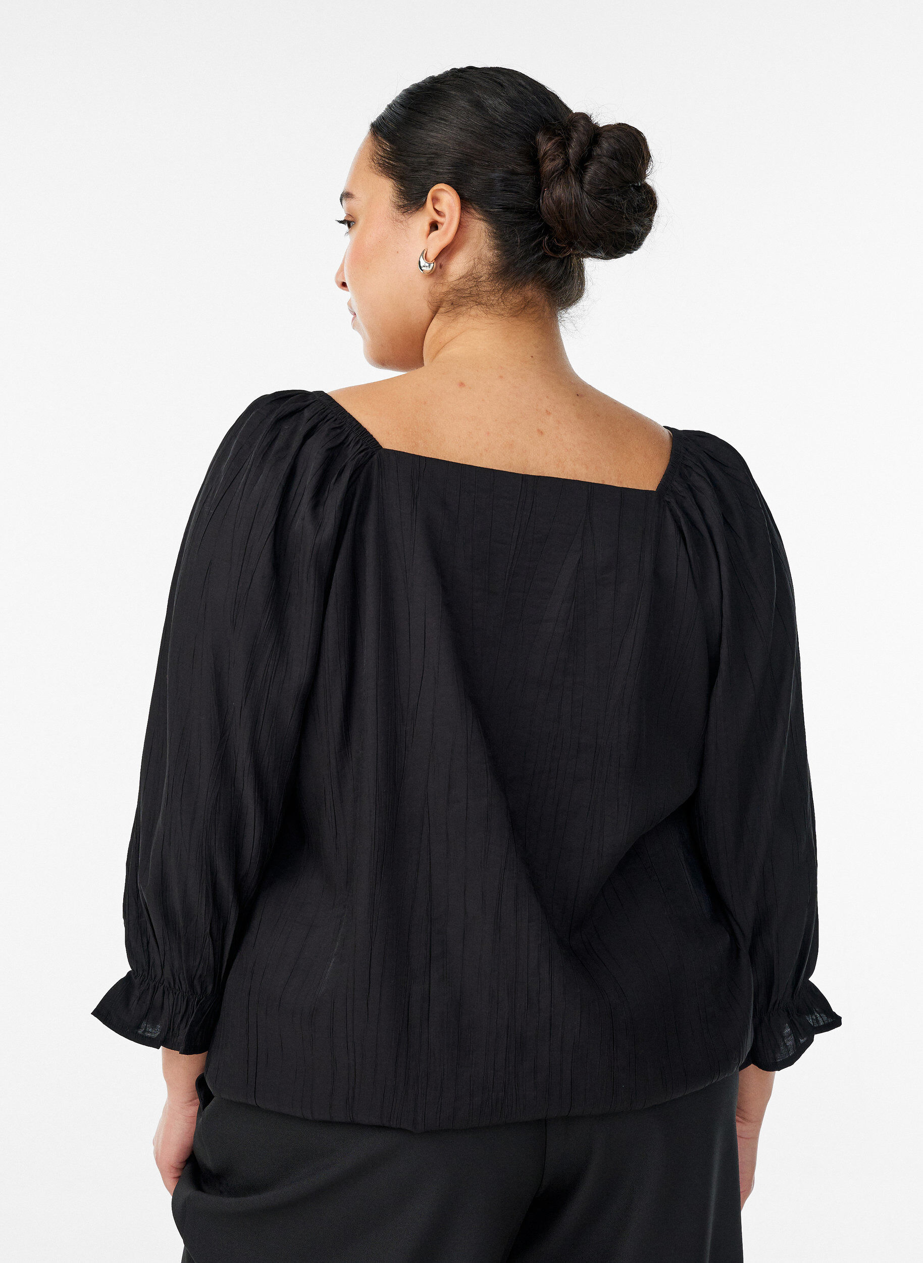 ZizziViskosebluse mit eckigem Ausschnitt und 3/4-&Auml;rmeln, Schwarz, Model image number 2