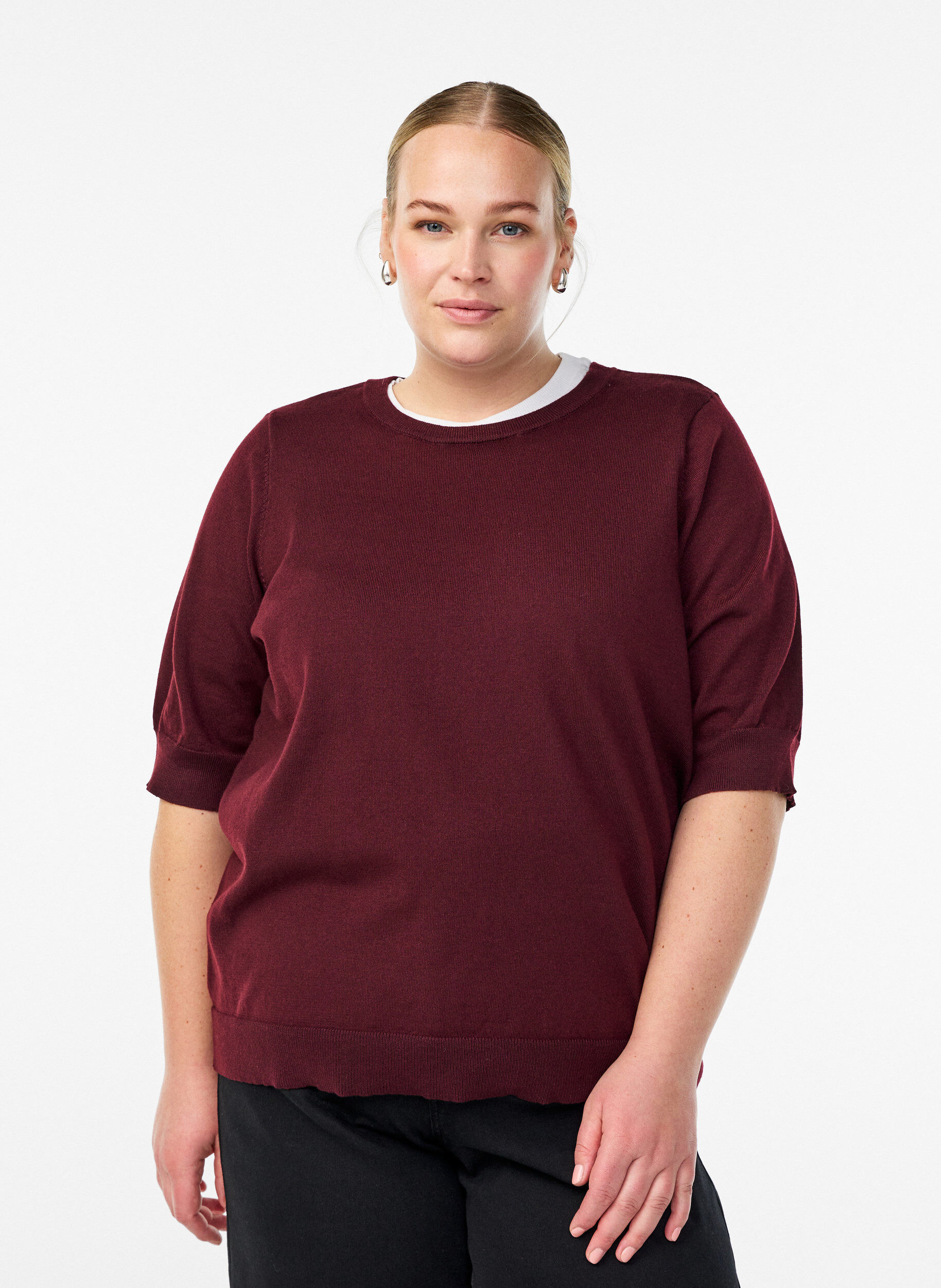 Fein gestrickte Bluse mit kurzen &Auml;rmeln, Rot, Model