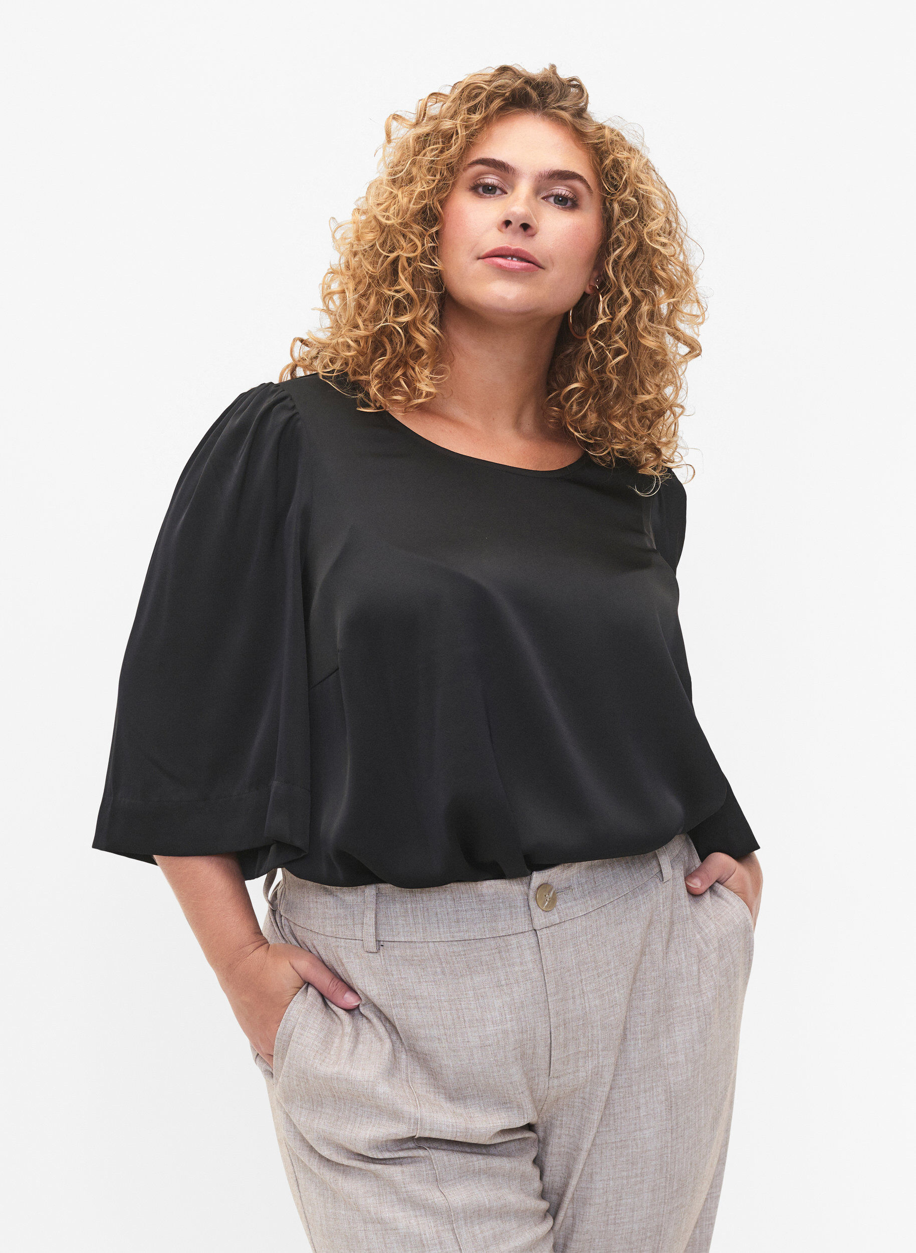 Zizzi Satinbluse mit halblangen &Auml;rmeln, Black, Model image number 0