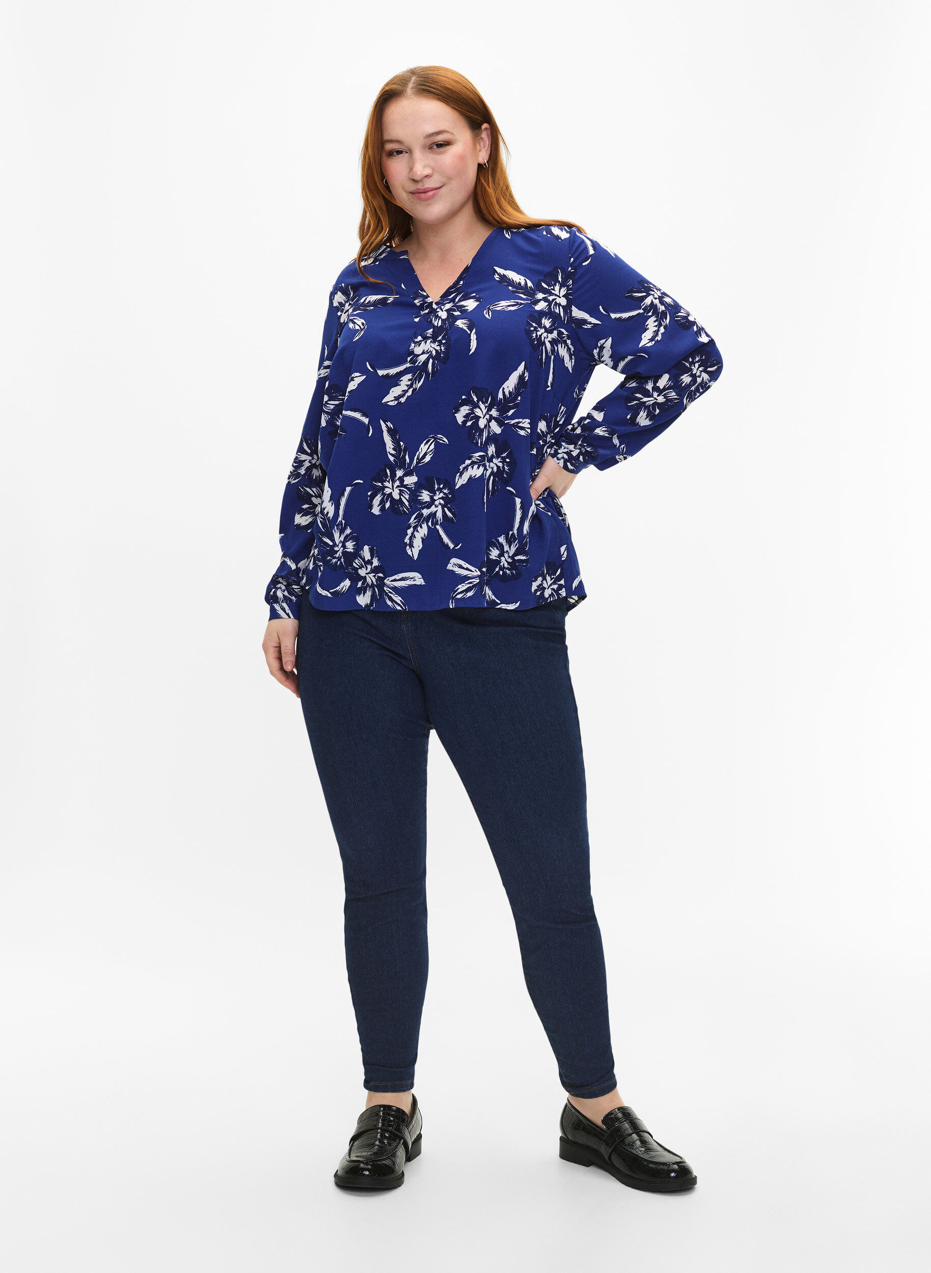 ZizziFLASH &ndash; Lang&auml;rmlige Bluse mit Druck, Navy Blazer Flower, Model image number 2