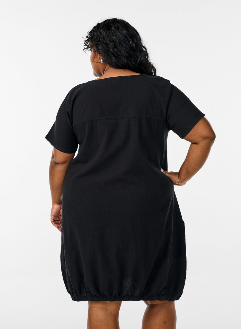 Kurzarm Kleid aus Baumwolle, Schwarz, Model image number 2