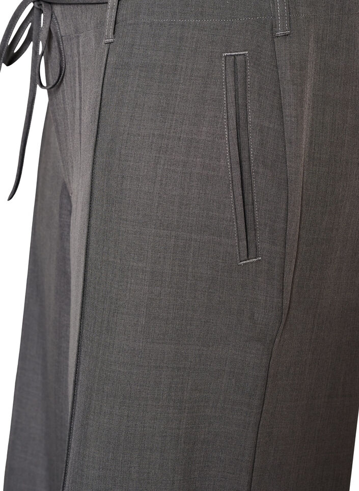 Taillierte Hose mit B&uuml;gelfalten und einem Bindeg&uuml;rtel, Grau, Packshot image number 2