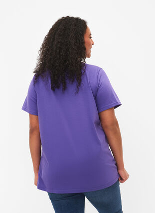 Kurzärmeliges T-Shirt mit V-Ausschnitt, Ultra Violet, Model image number 1
