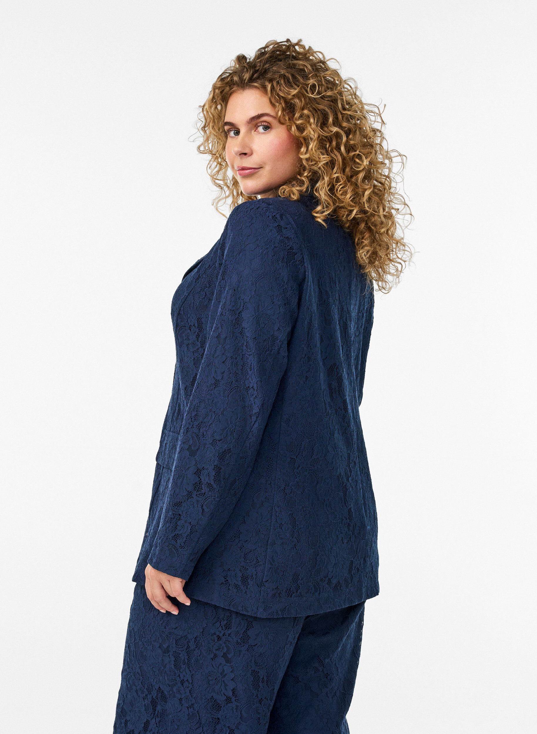 ZizziSpitzenblazer mit Knopfverschluss, Blau, Model image number 2
