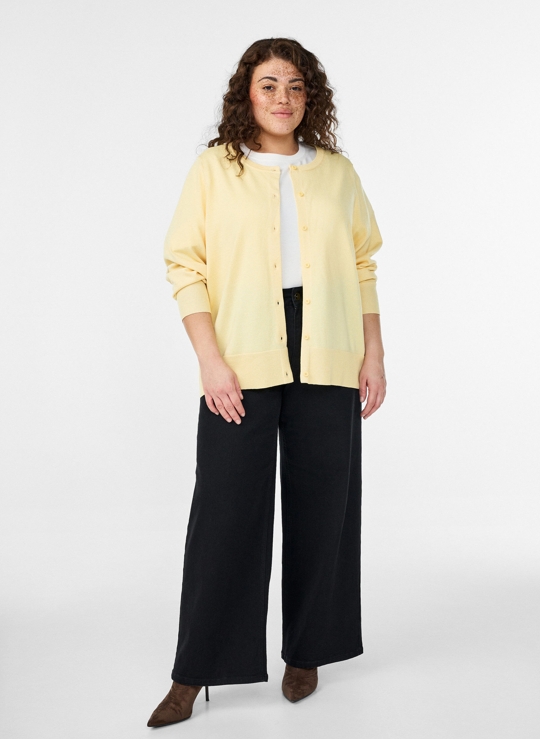 ZizziFeinstrick-Strickjacke mit Rundhalsausschnitt, Gelb, Model image number 1