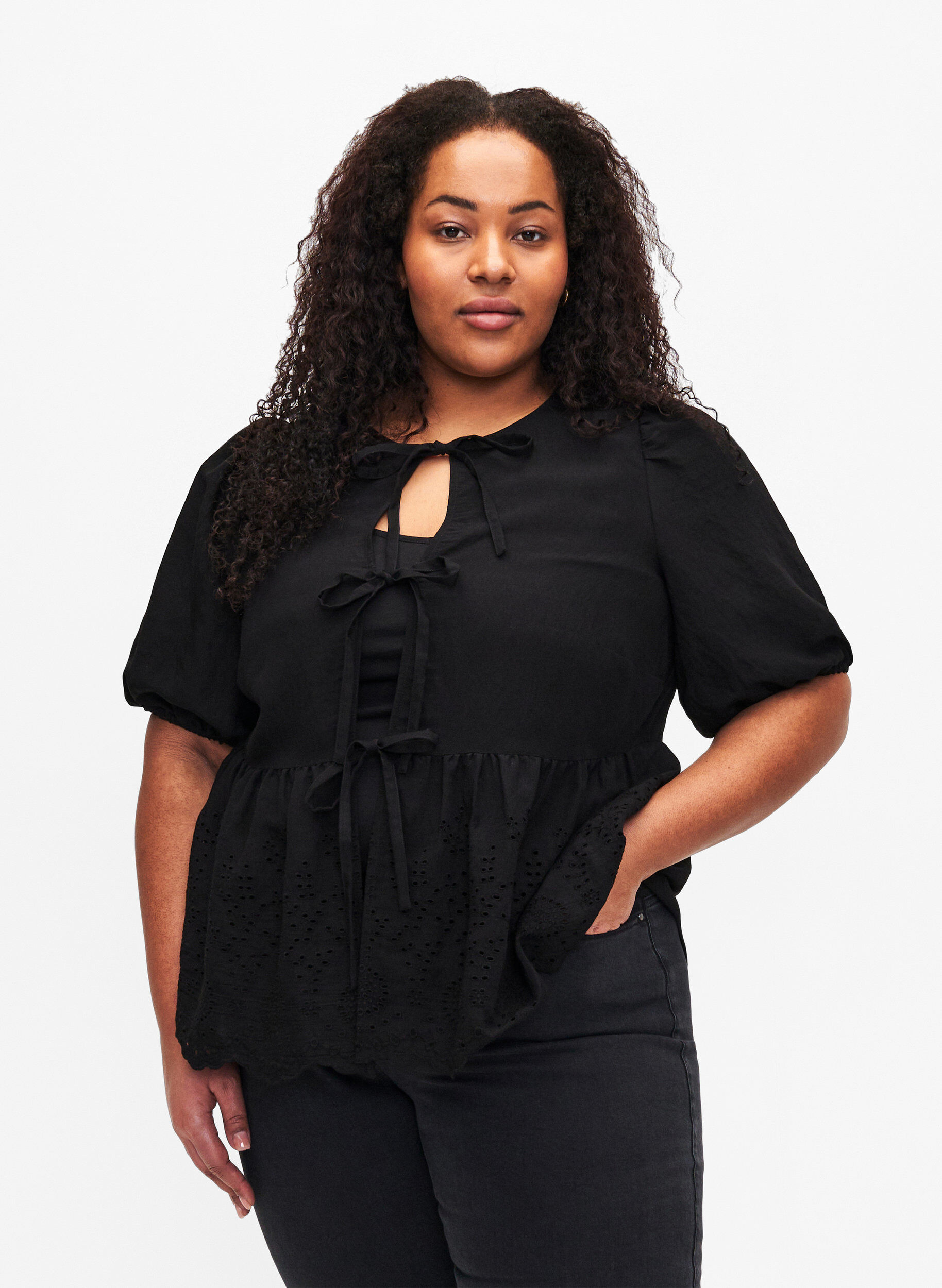 Zizzi Viskosebluse mit Lochstickerei, Black, Model image number 0