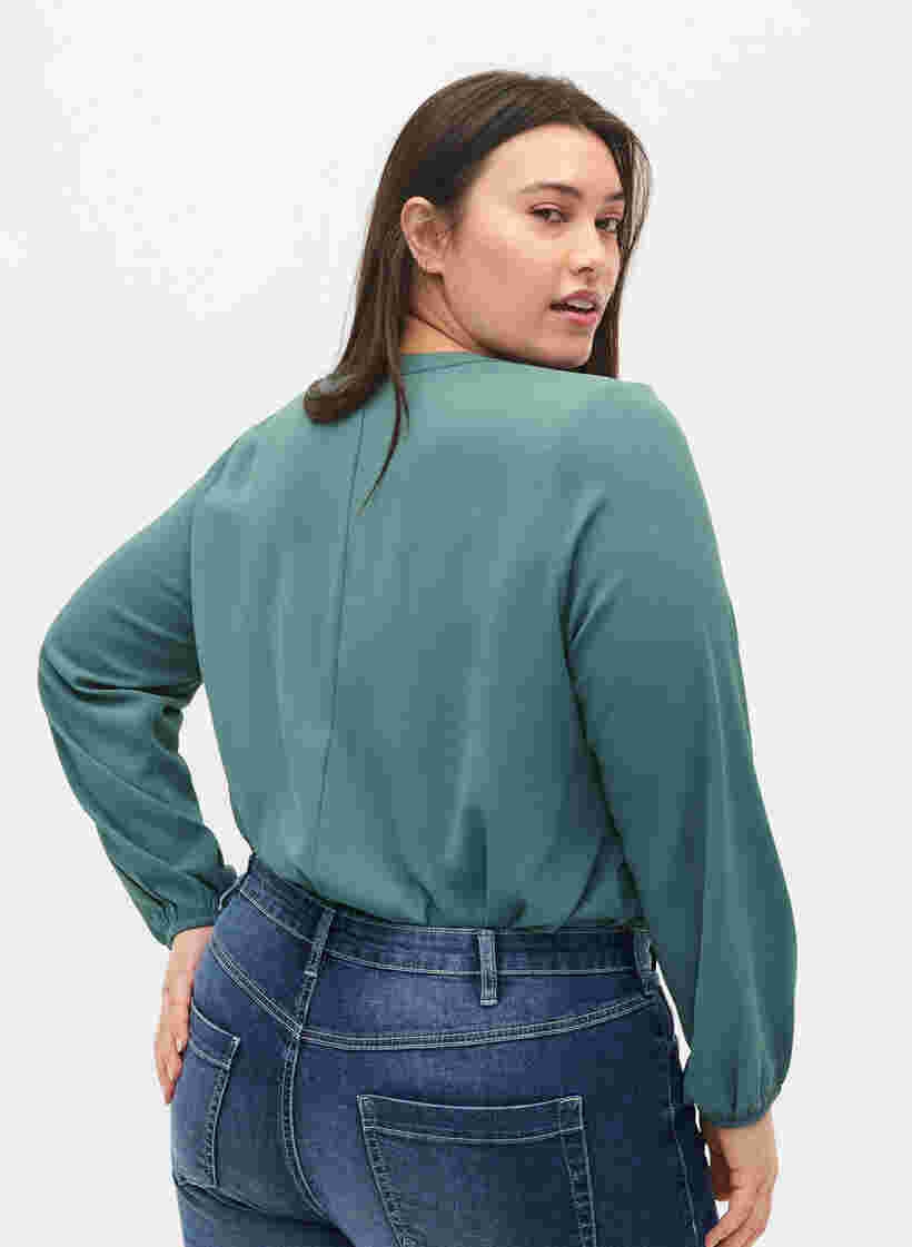 Unifarbene Bluse mit V-Ausschnitt, Mallard Green, Model image number 1