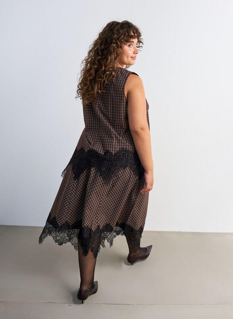 Kariertes Top mit asymmetrischen Spitzen, Braun, Model