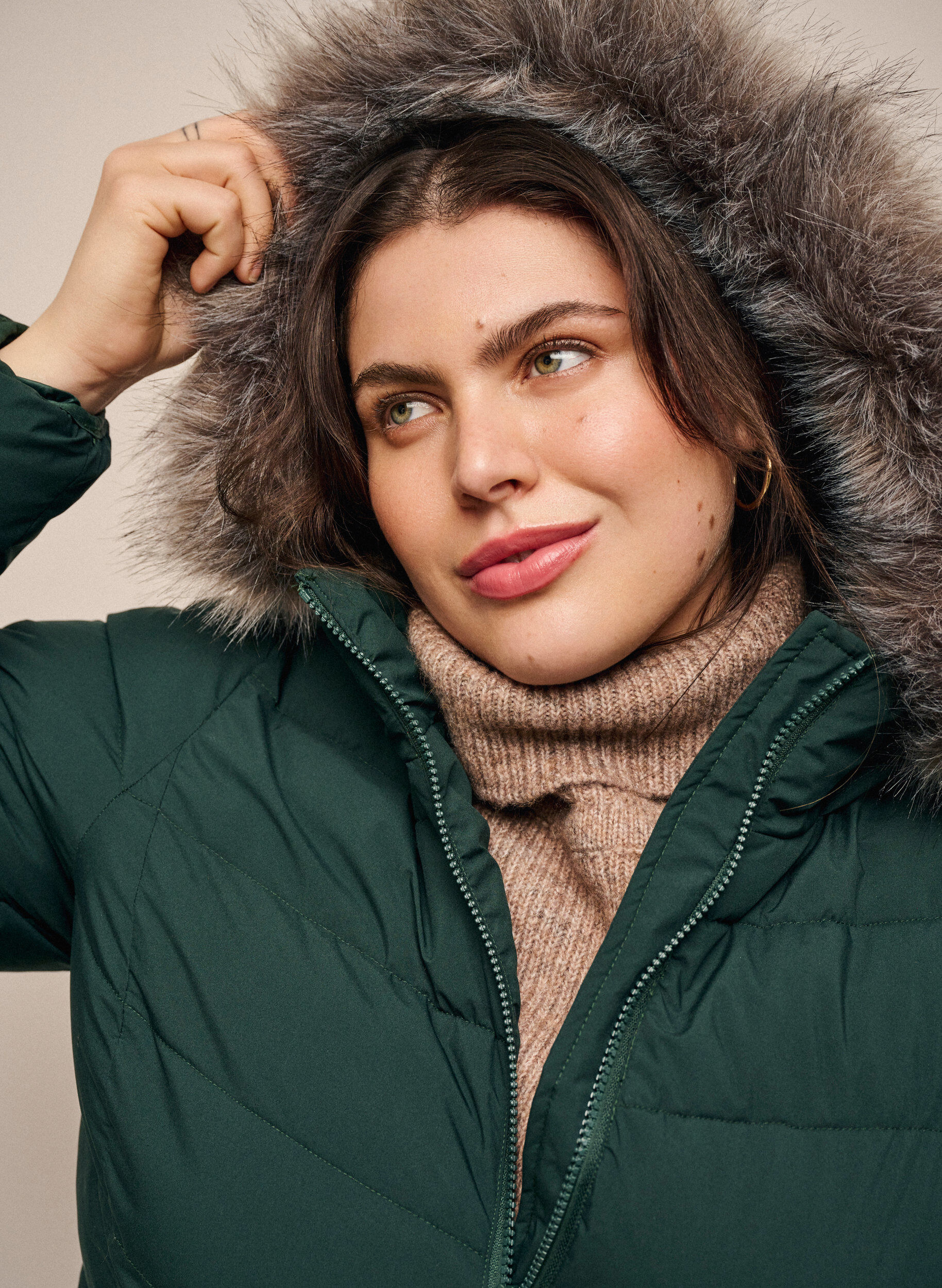 ZizziKurze Steppjacke mit Kapuze, Gr&uuml;n, Image image number 0