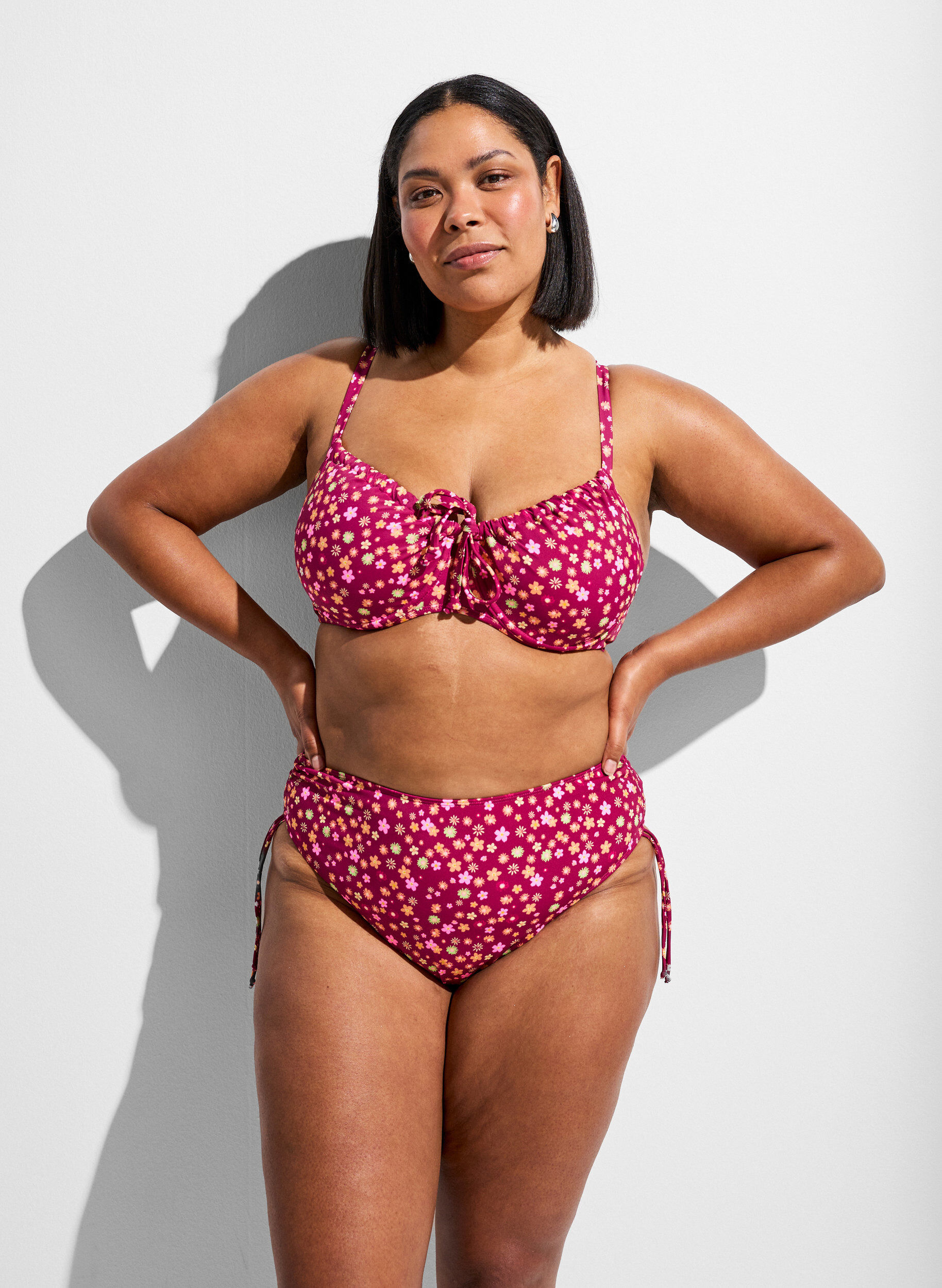 ZizziBikini Top mit B&uuml;gel und Tr&auml;gern zum Binden, Rot, Model image number 1