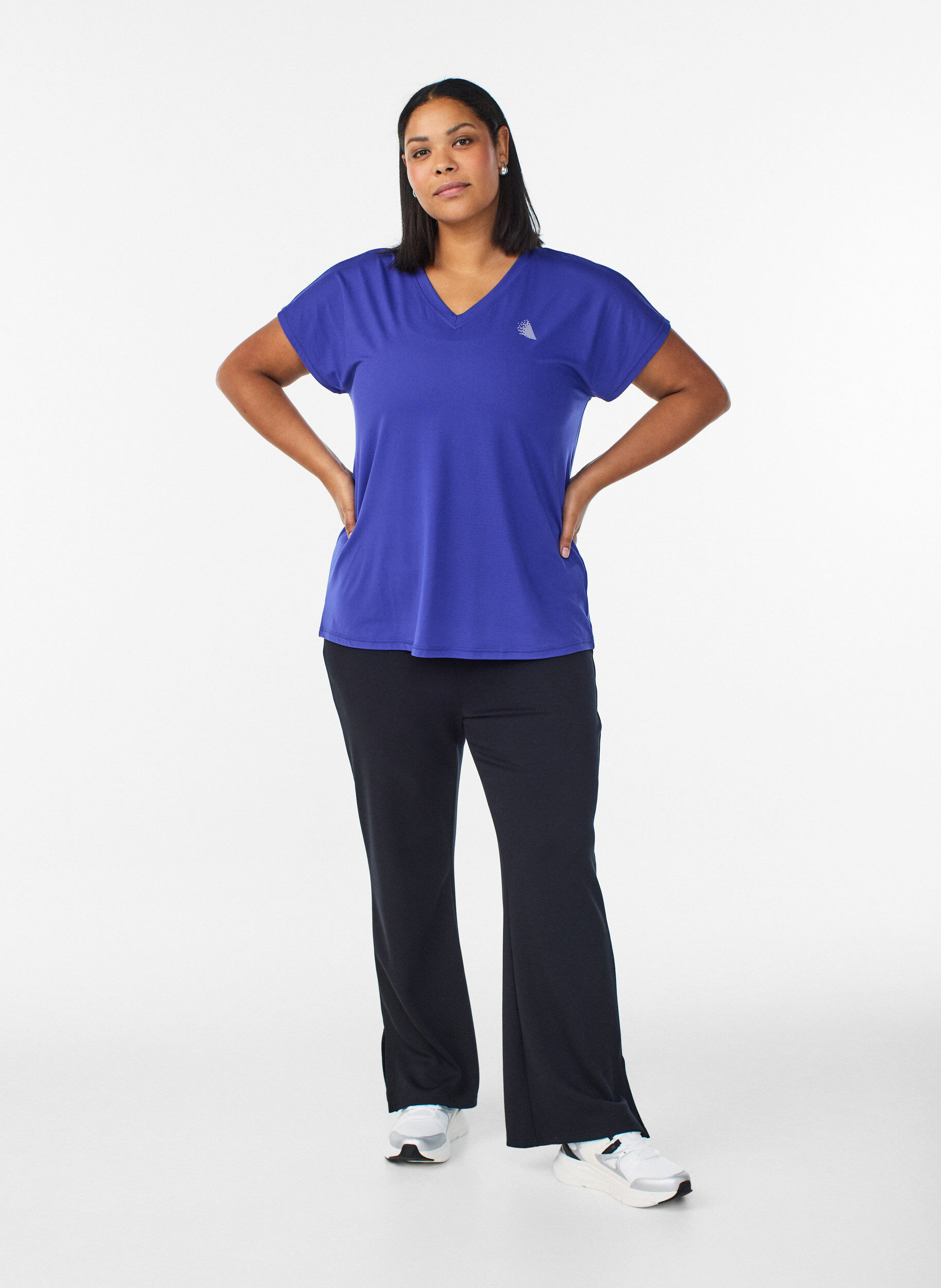 ZizziLockeres Trainings-T-Shirt mit V-Ausschnitt, Lila, Model image number 1