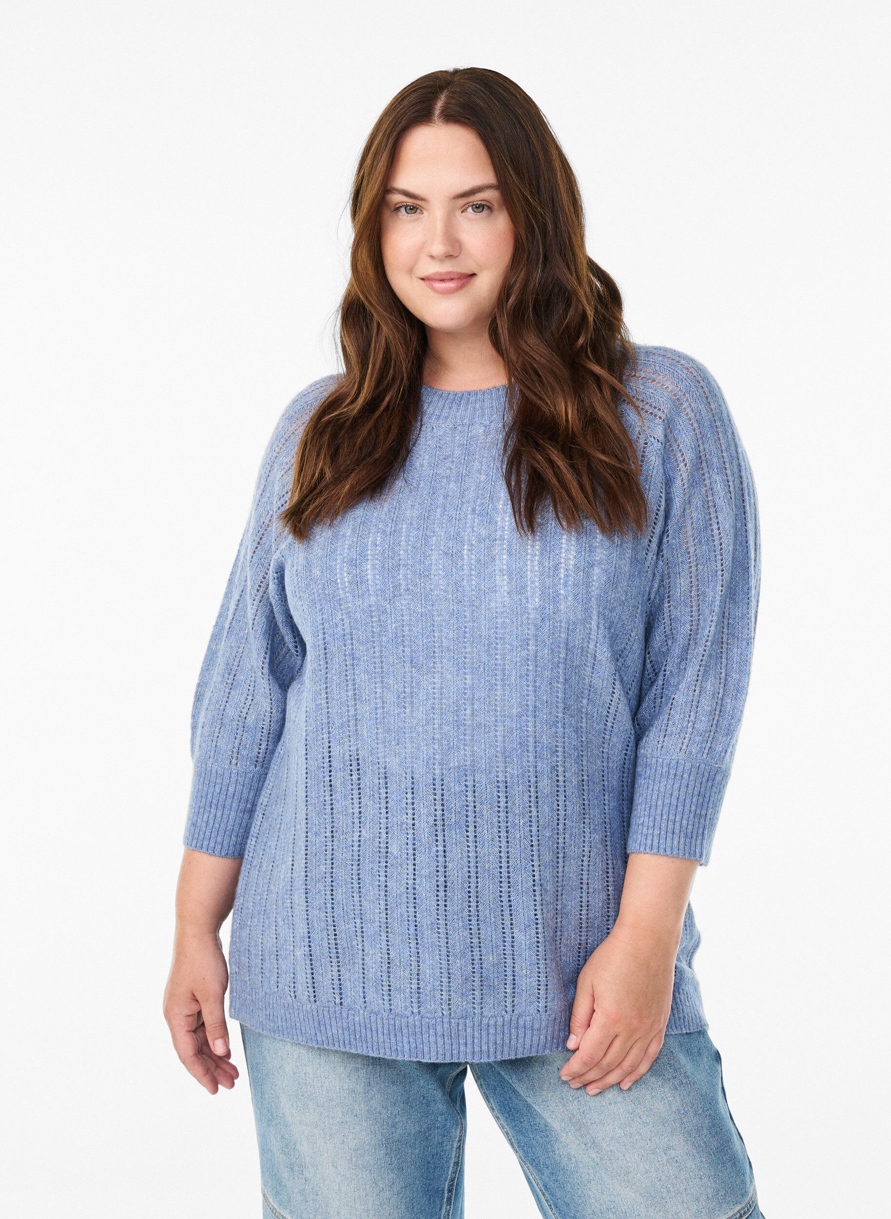 Lockere Strickbluse aus Viskose mit 3/4-&Auml;rmeln und Lochmuster, Blau, Model