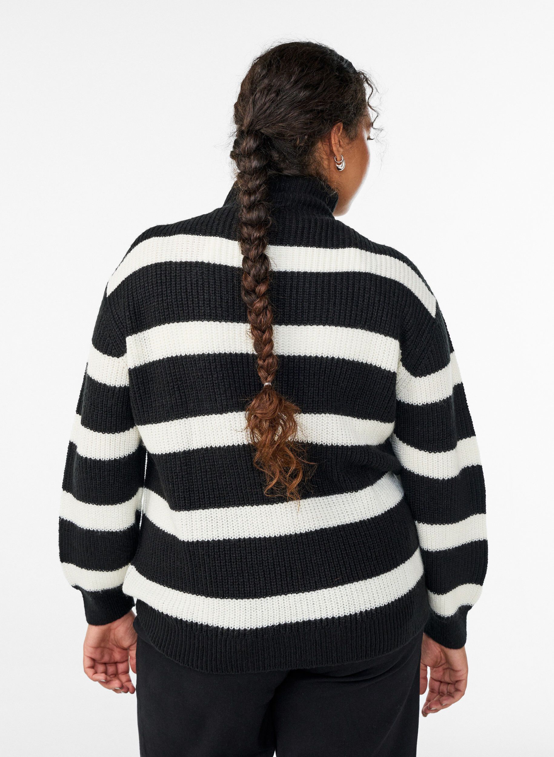 ZizziFLASH &ndash; Strickpullover mit hohem Kragen und Rei&szlig;verschluss, Schwarz, Model image number 2