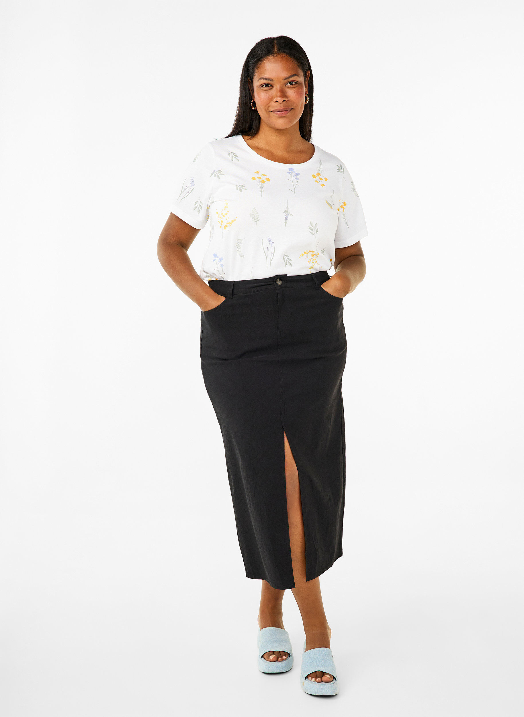 Langer Rock mit Schlitz vorne, Schwarz, Model