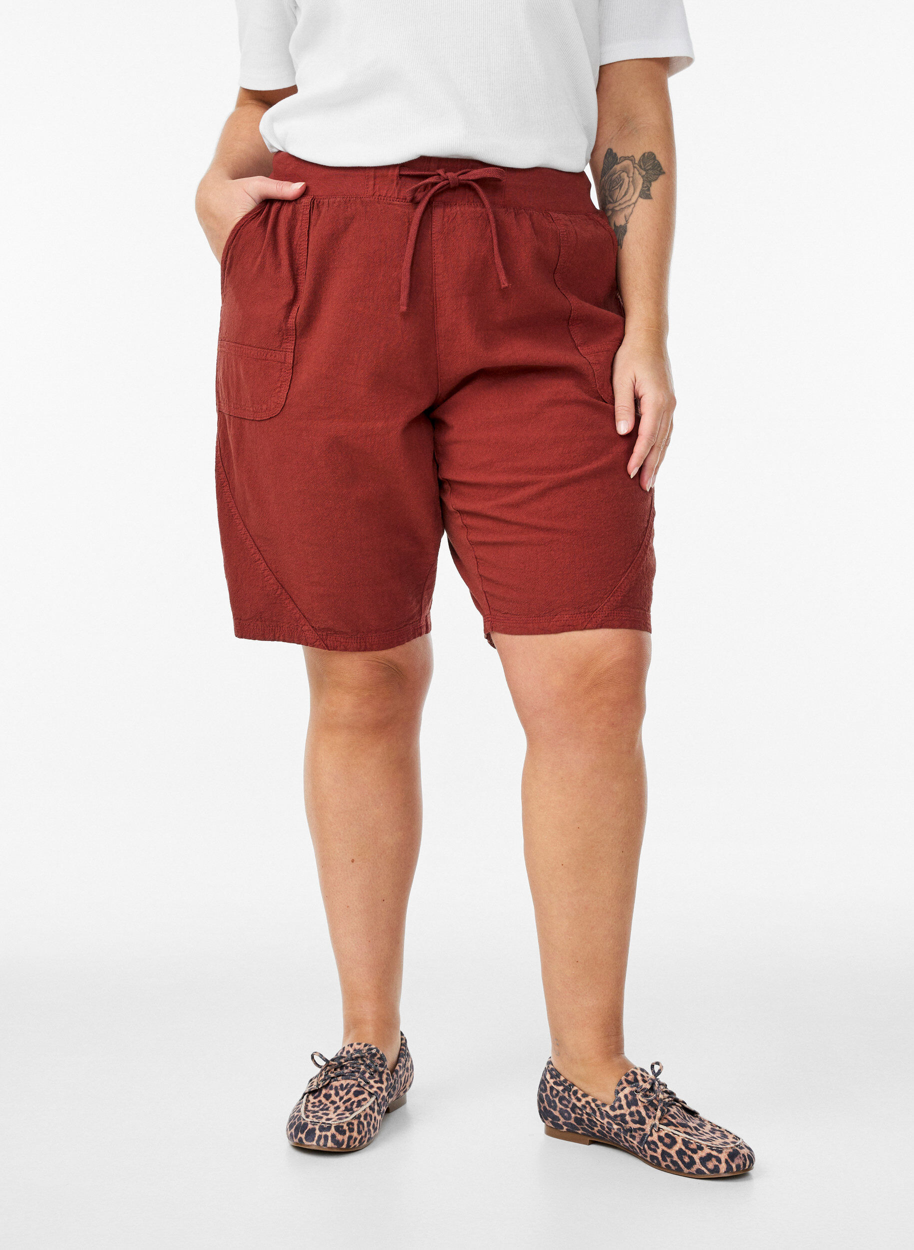 ZizziLockere Shorts aus Baumwolle mit Taschen, Rot, Model image number 3