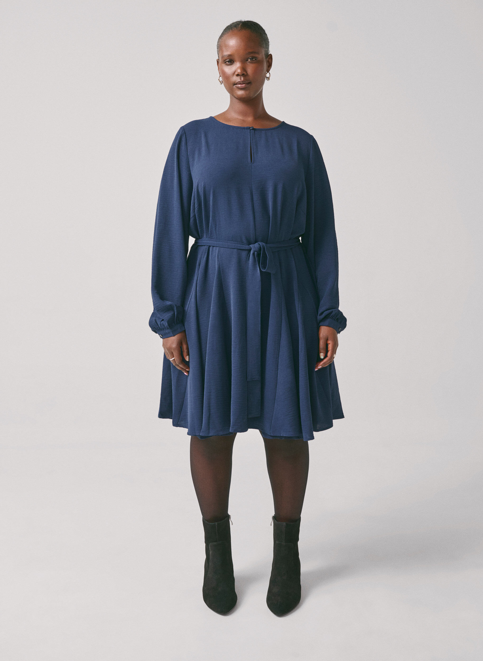 ZizziLang&auml;rmliges Kleid mit Bindeg&uuml;rtel, Navy Blazer, Image image number 1