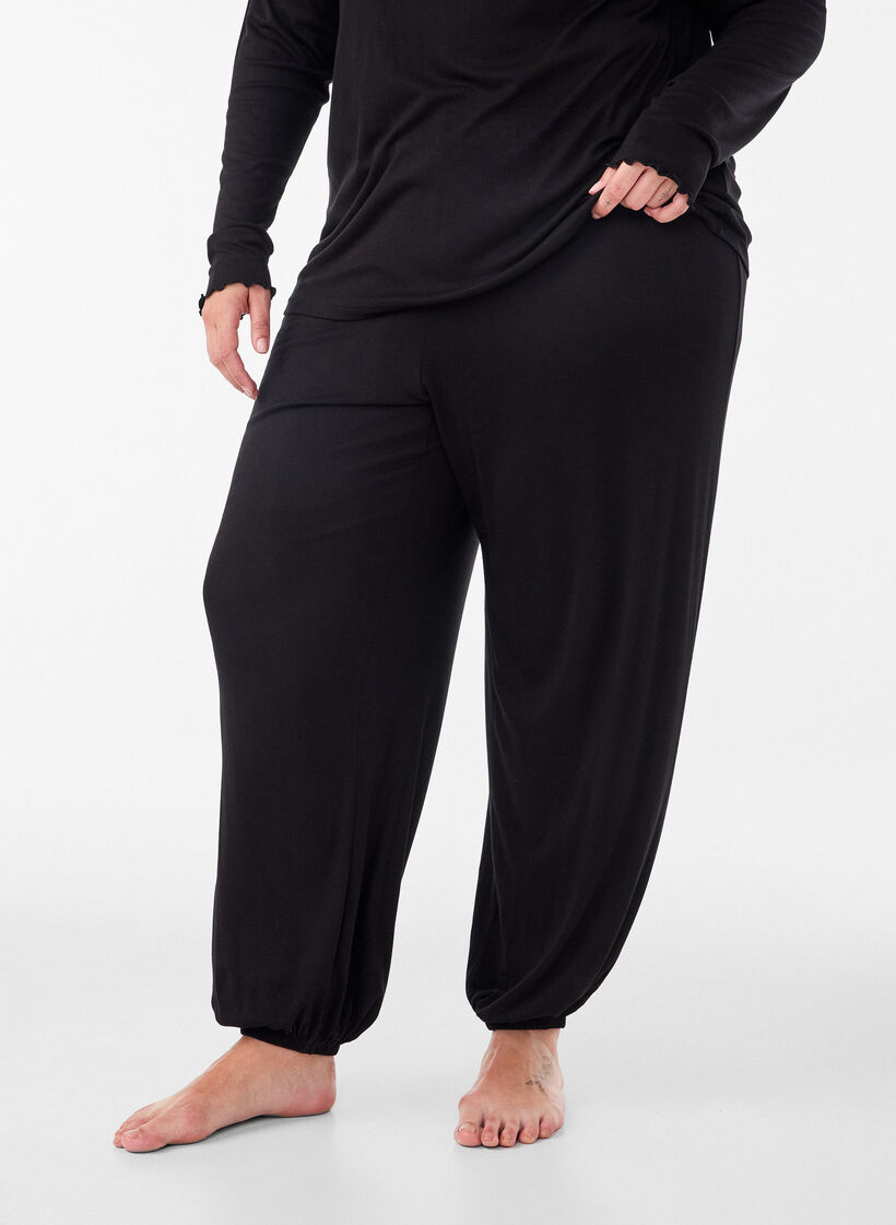 Lockere Pyjamahose aus Viskose mit elastischem Bund, Schwarz, Model image number 2