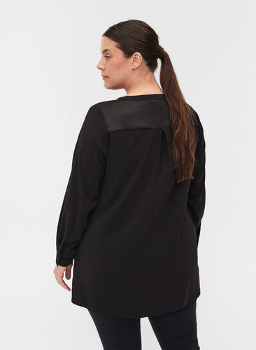 Schlichte lange Bluse mit Tasche, Black, Model image number 1