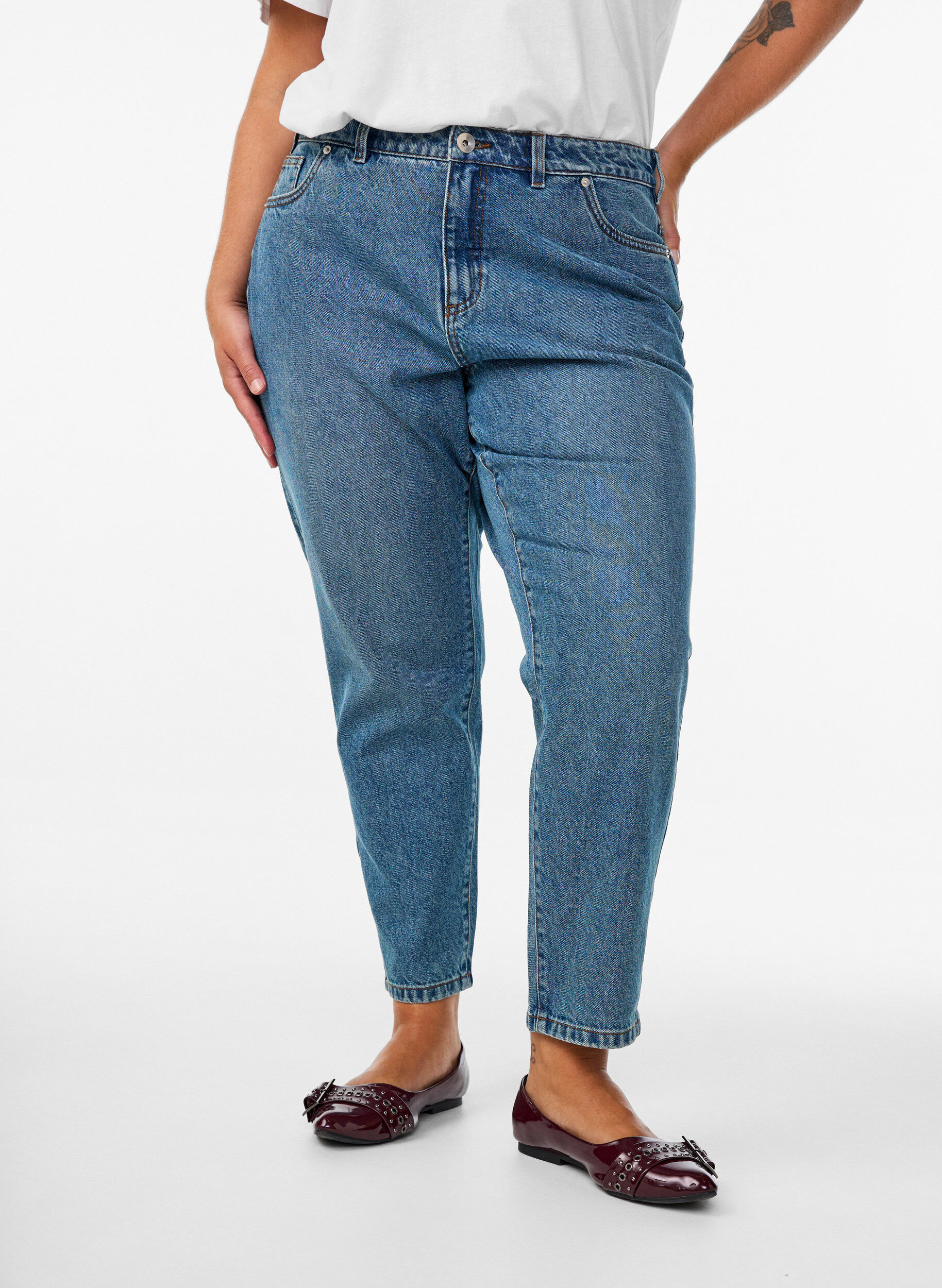ZizziMille Mom-Fit-Jeans mit hoher Taille, Blau, Model image number 2