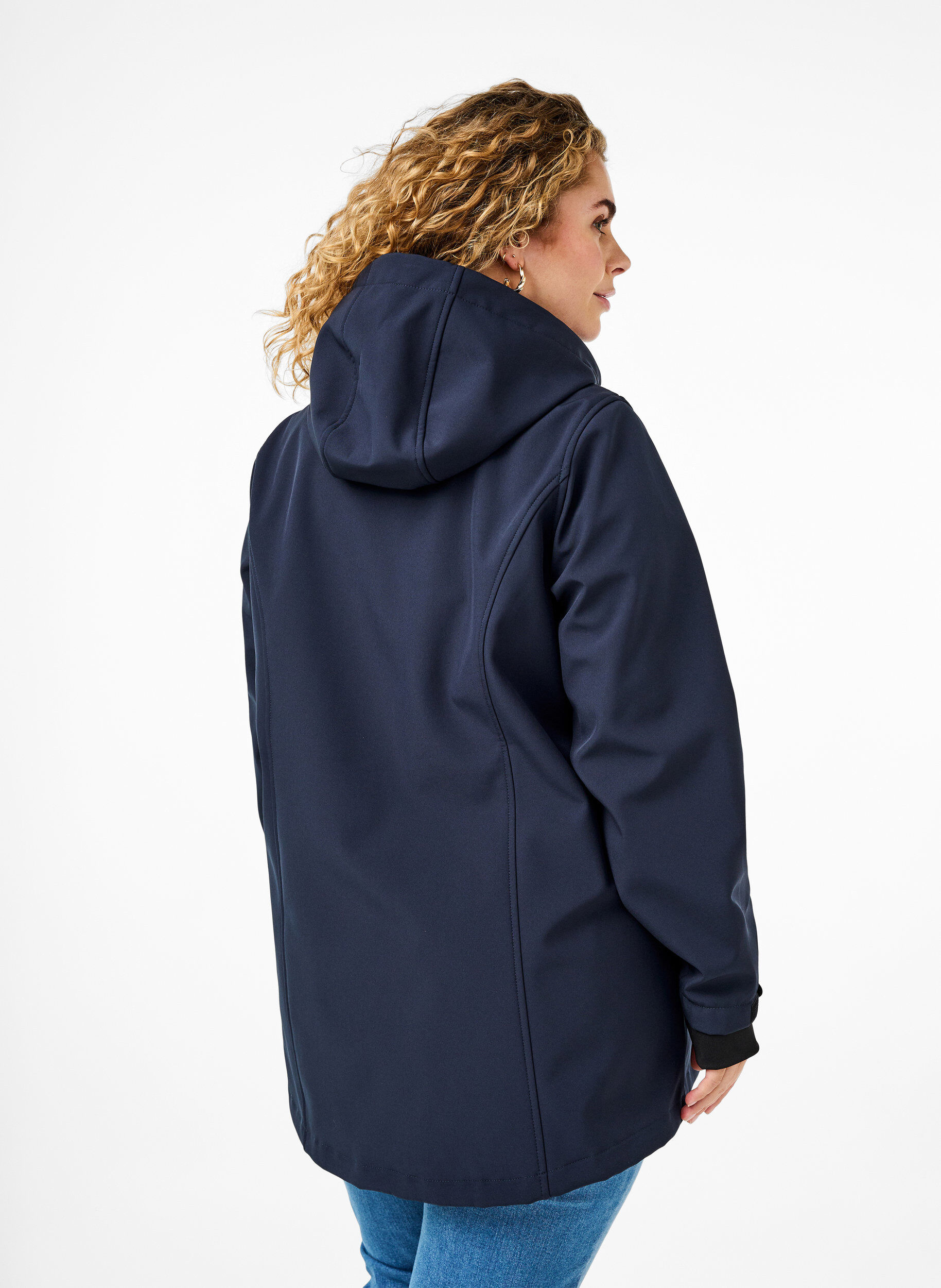 ZizziKurze Softshell-Jacke mit abnehmbarer Kapuze, Blau, Model image number 2