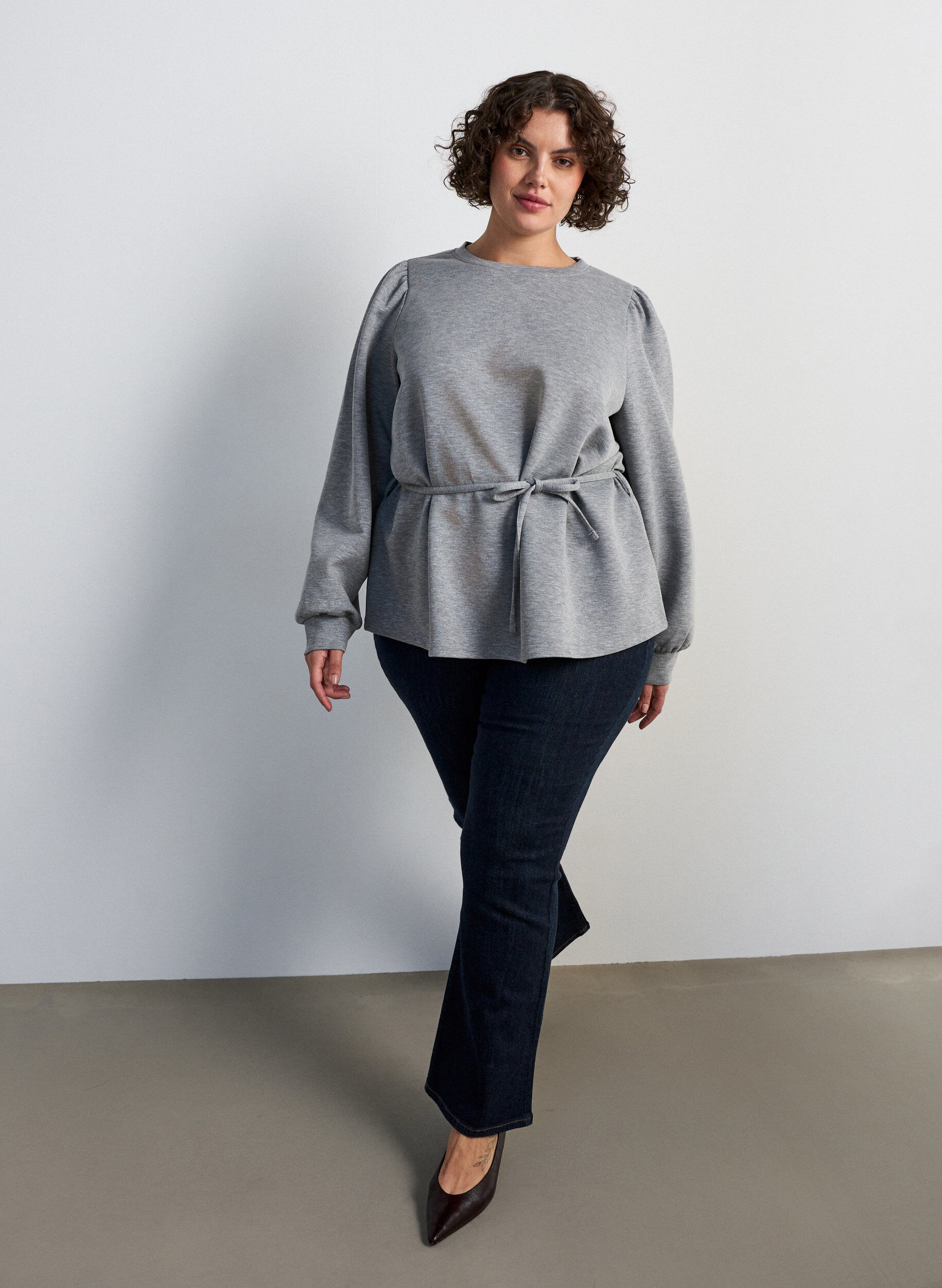 ZizziBluse mit Bindeband und Puff&auml;rmeln, Grau, Model image number 1