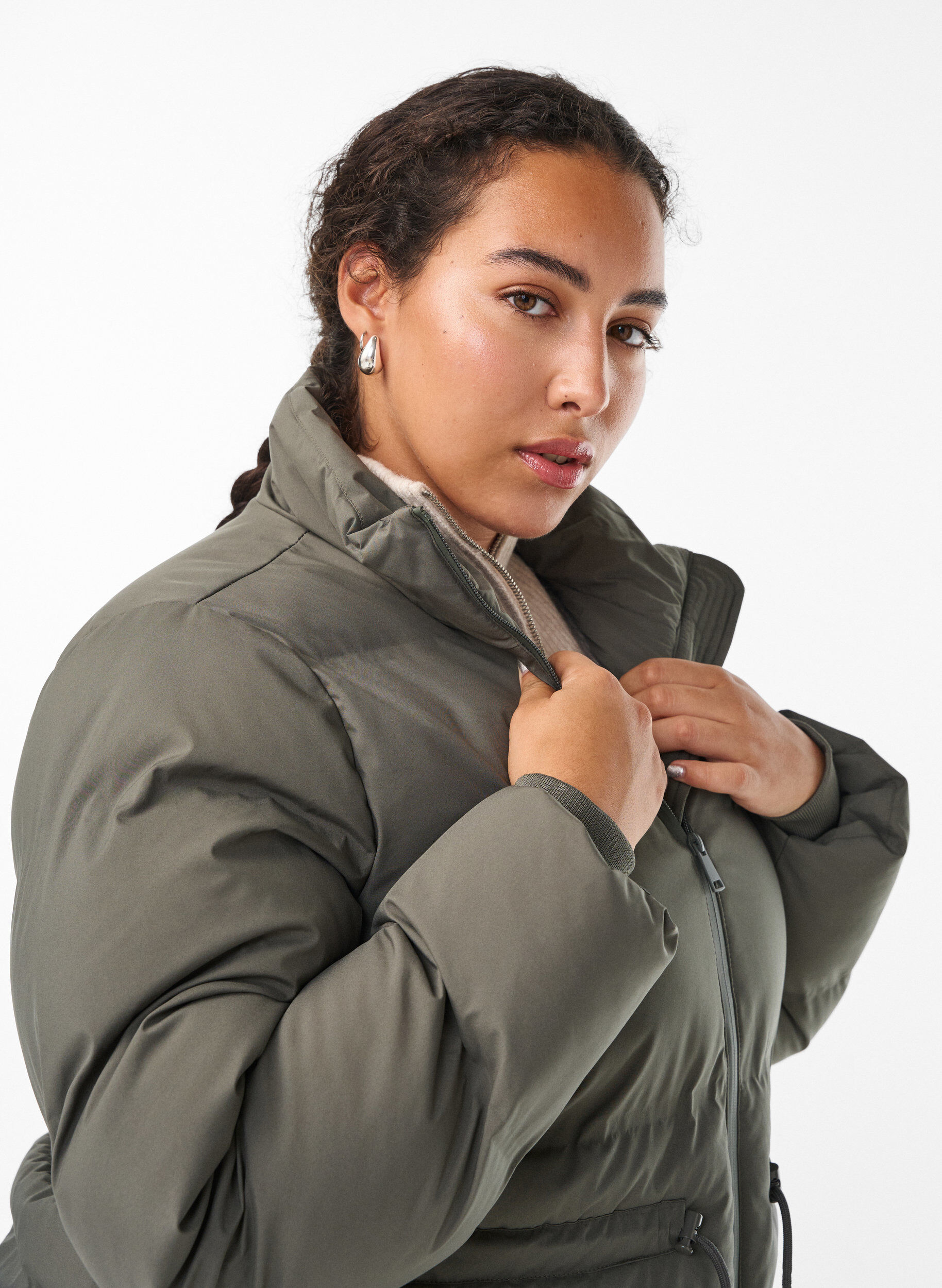 ZizziMittellange Pufferjacke mit verstellbarer Taille, Grau, Model image number 3