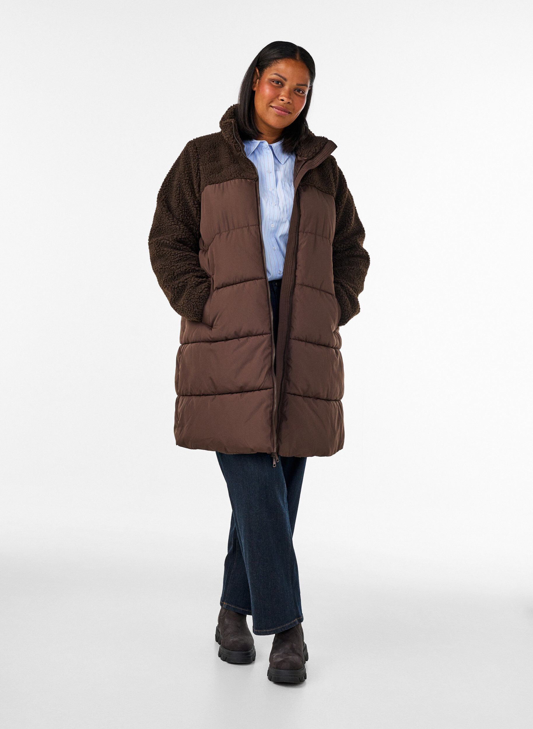 ZizziMittellange Steppjacke mit Teddyfleece, Braun, Model image number 1