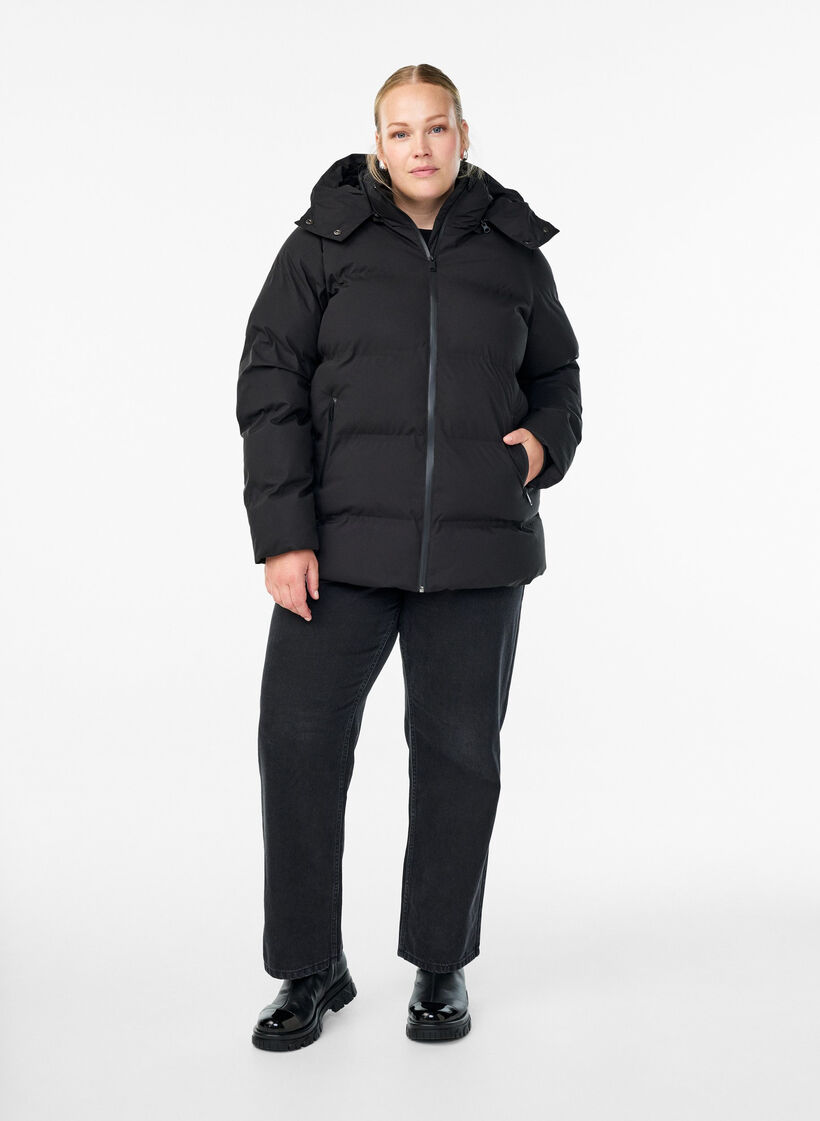 Kurze Steppjacke mit abnehmbarer Kapuze, Schwarz, Model image number 1