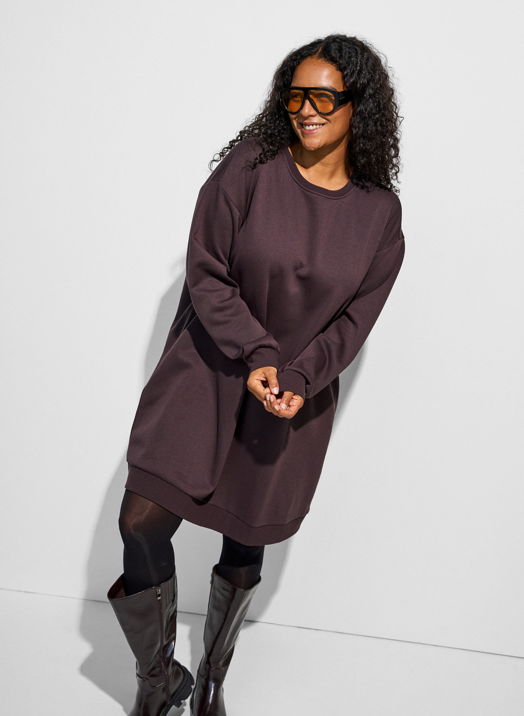 ZizziLockeres Sweatkleid mit Taschen, Braun, Model image number 0