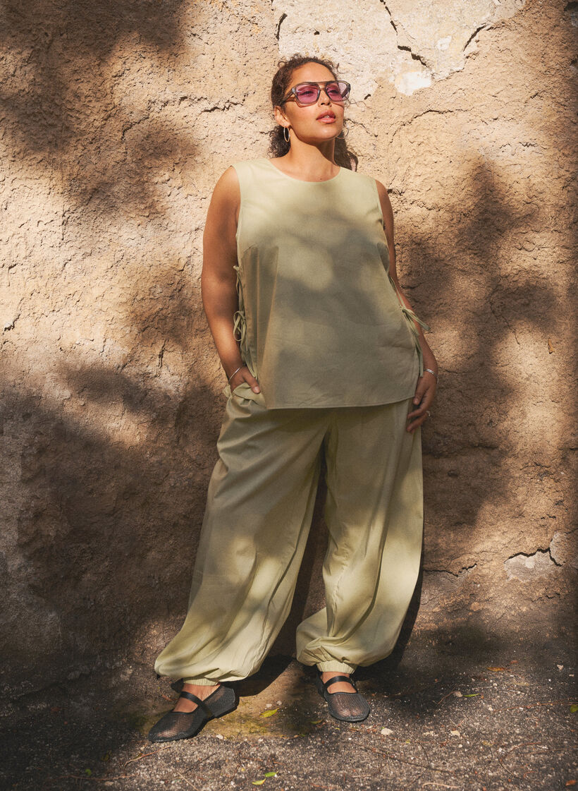 Hoch taillierte Ballonhosen mit elastischem Bund, Gr&uuml;n, Image image number 0