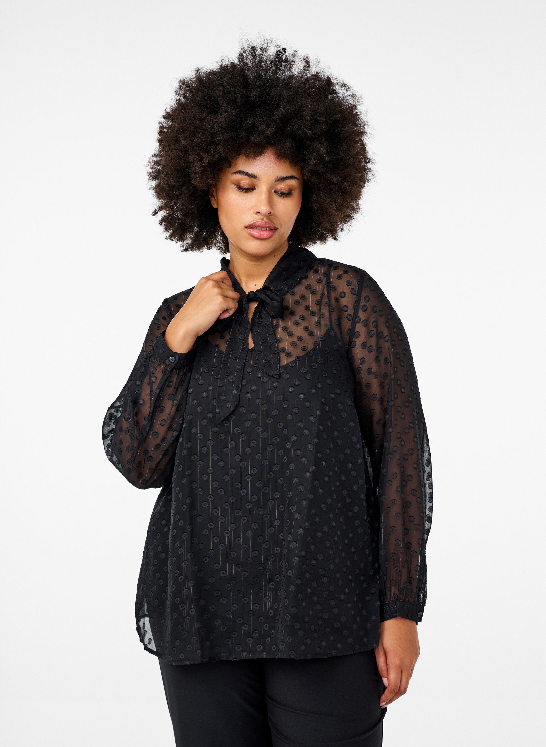 ZizziChiffonbluse mit P&uuml;nktchenmuster, Black, Model image number 0